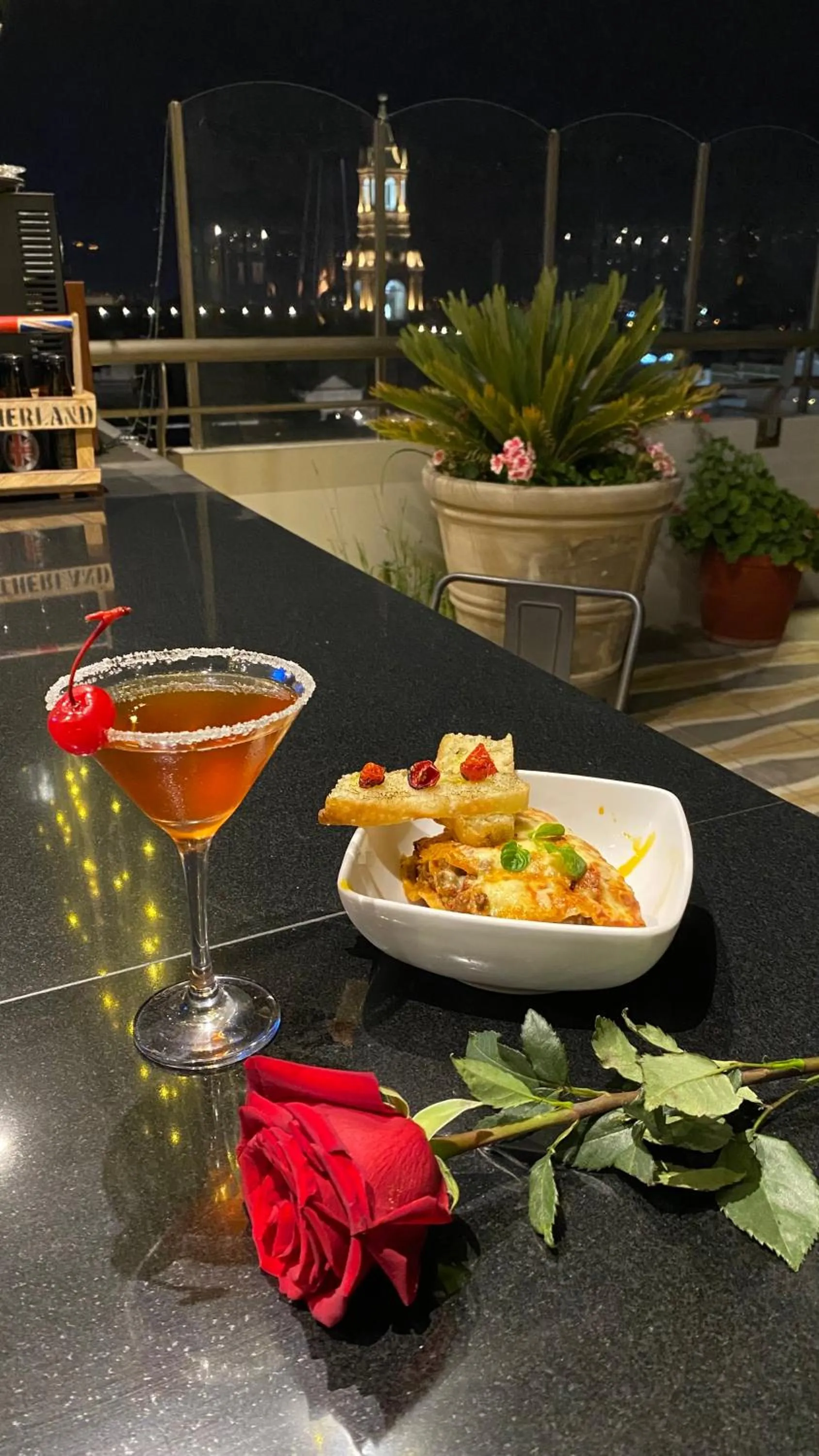 Restaurant/places to eat in ARIQUEPAY HOTEL