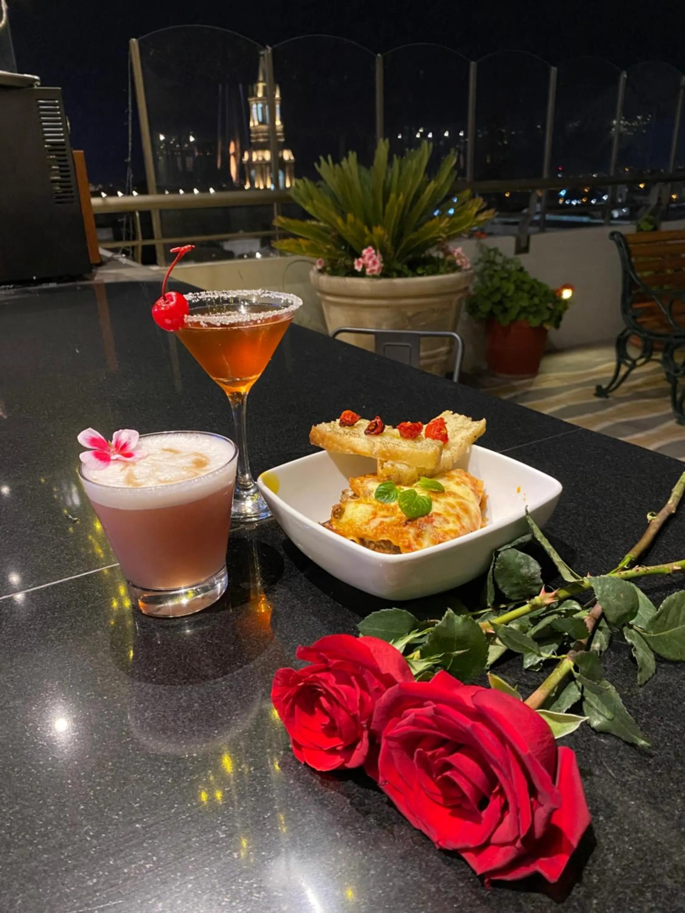 Restaurant/places to eat in ARIQUEPAY HOTEL