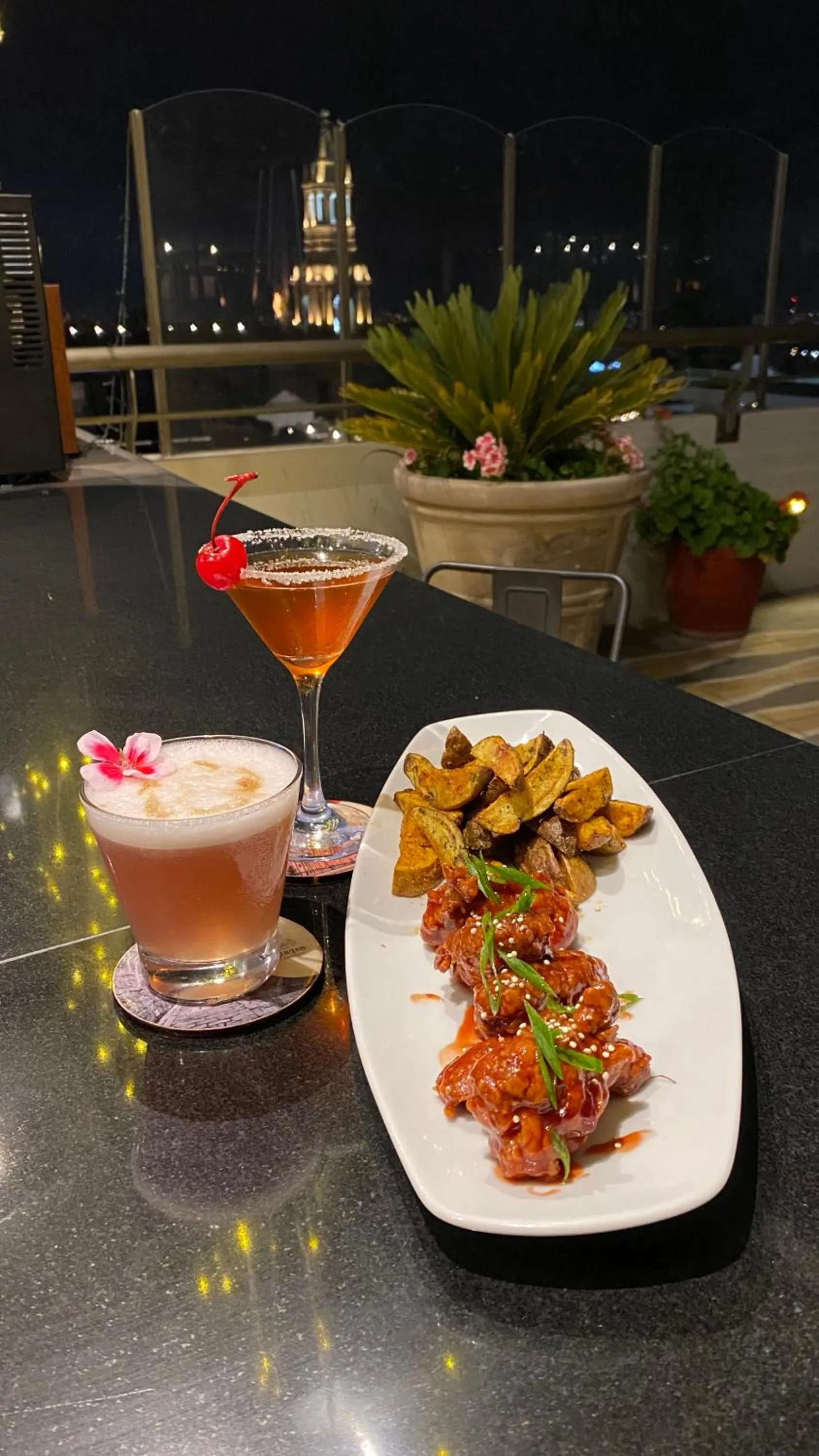 Restaurant/places to eat in ARIQUEPAY HOTEL