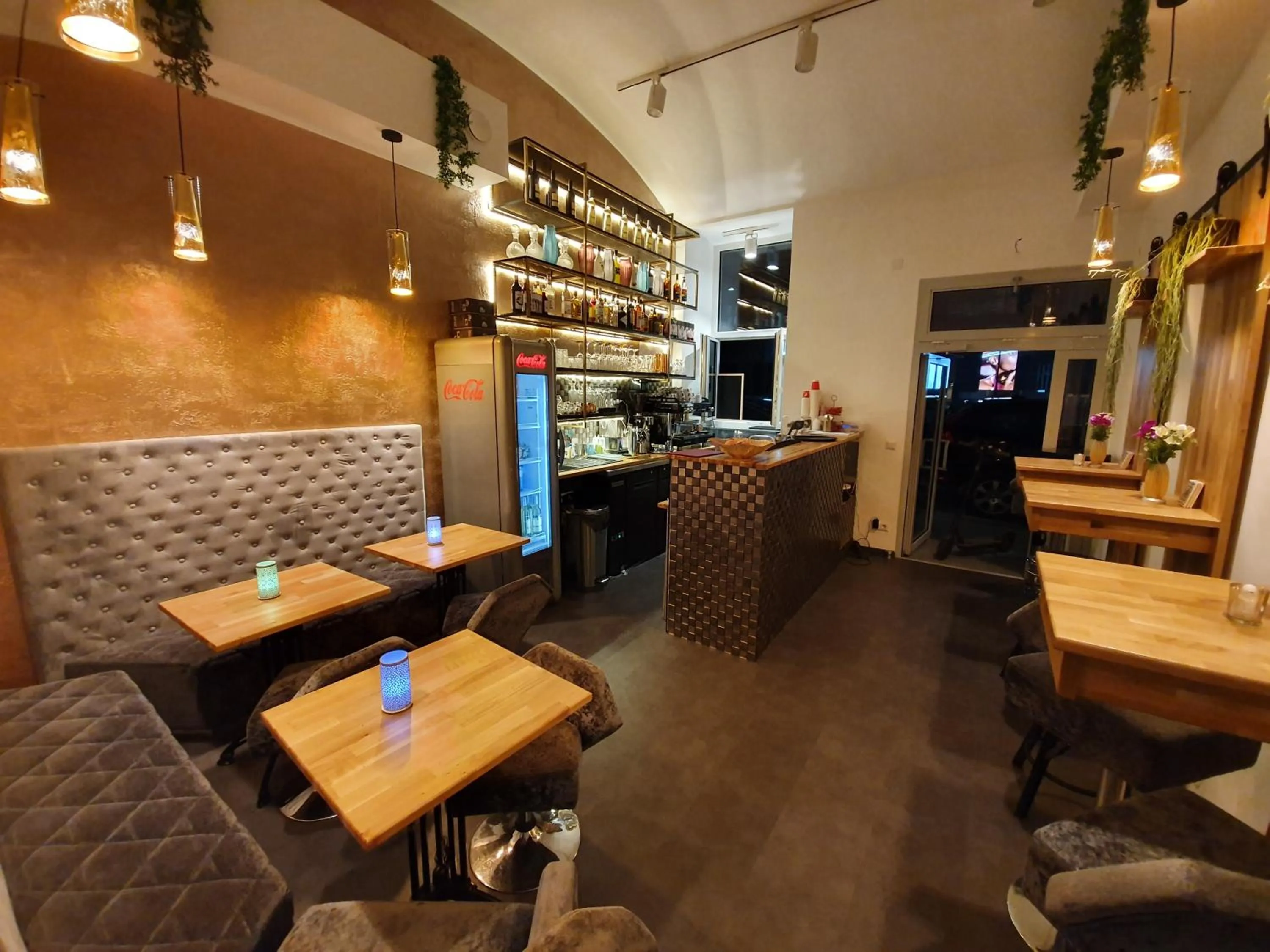 Restaurant/places to eat in Urban Boutique Hotel