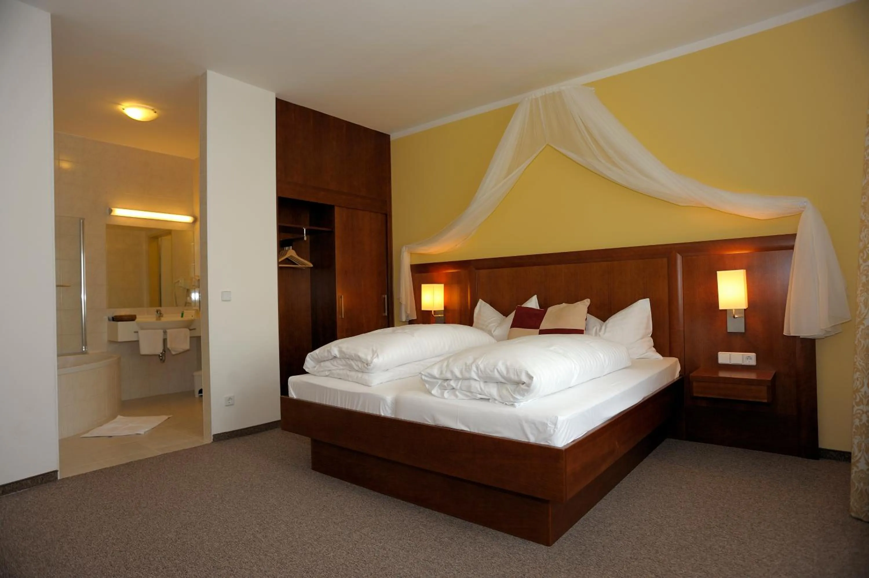 Photo of the whole room, Bed in Tennis Golf Hotel Höllrigl