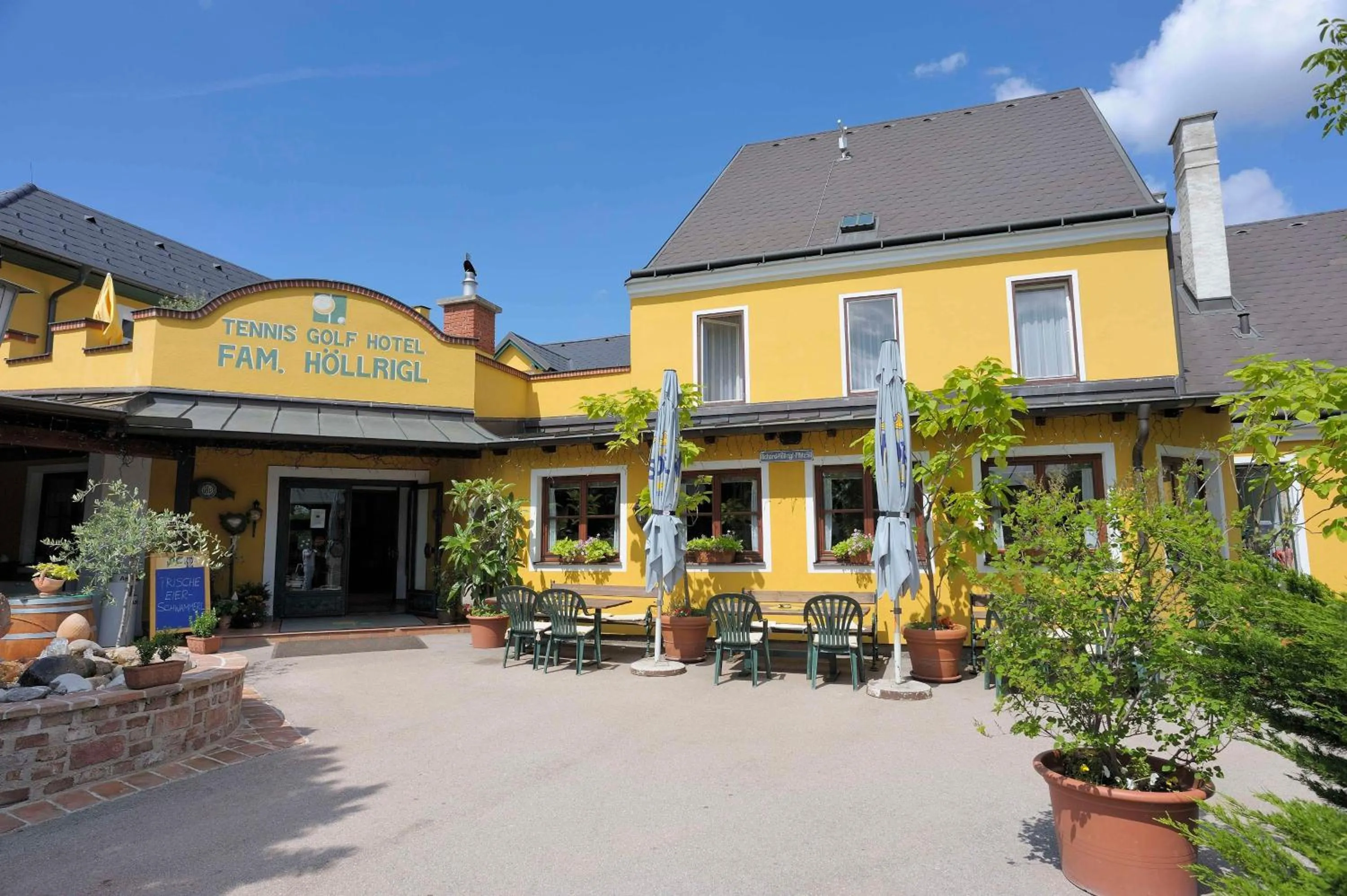 Facade/entrance in Tennis Golf Hotel Höllrigl