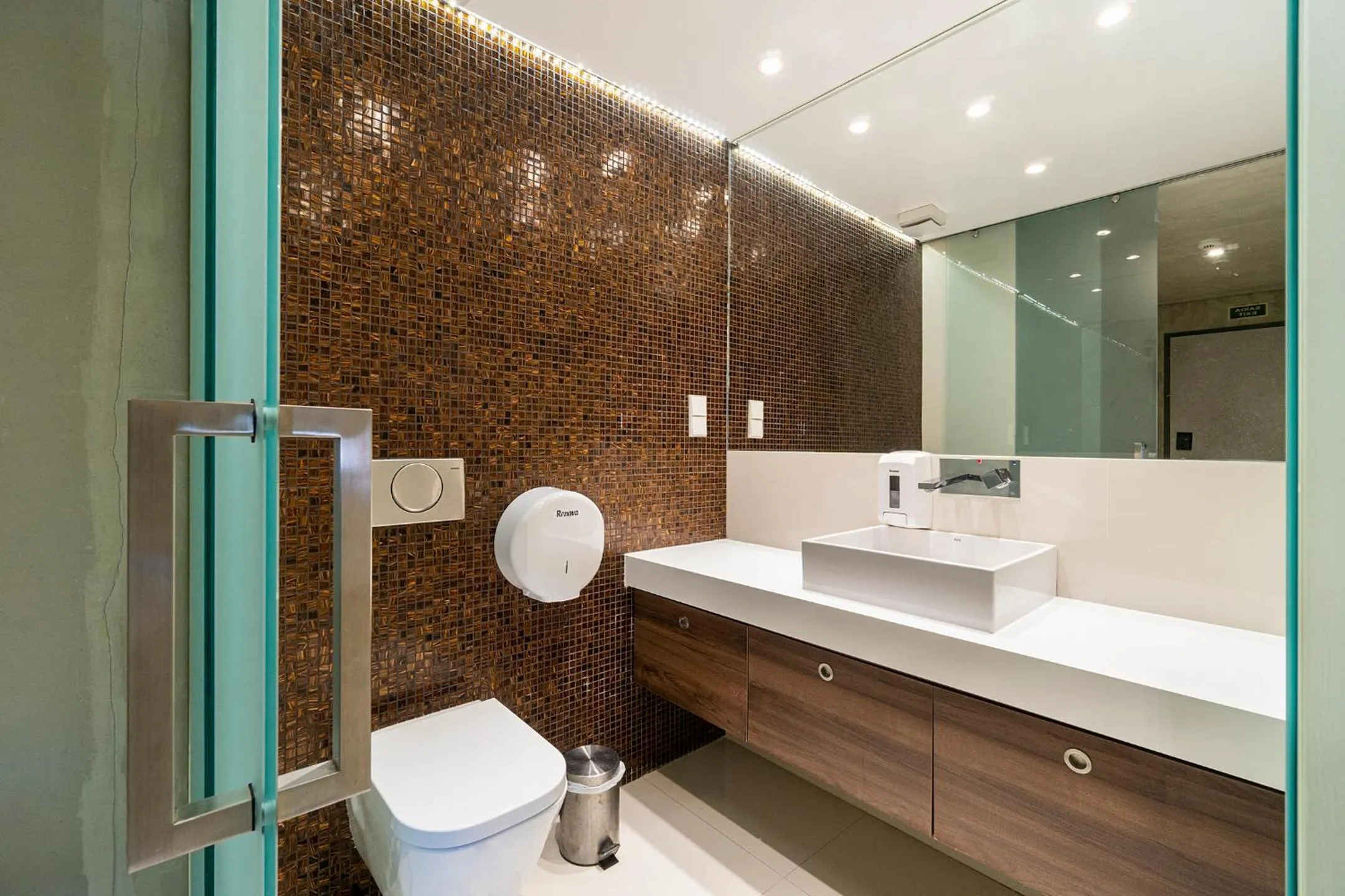 Bathroom in N1 Hostel Apartments and Suites