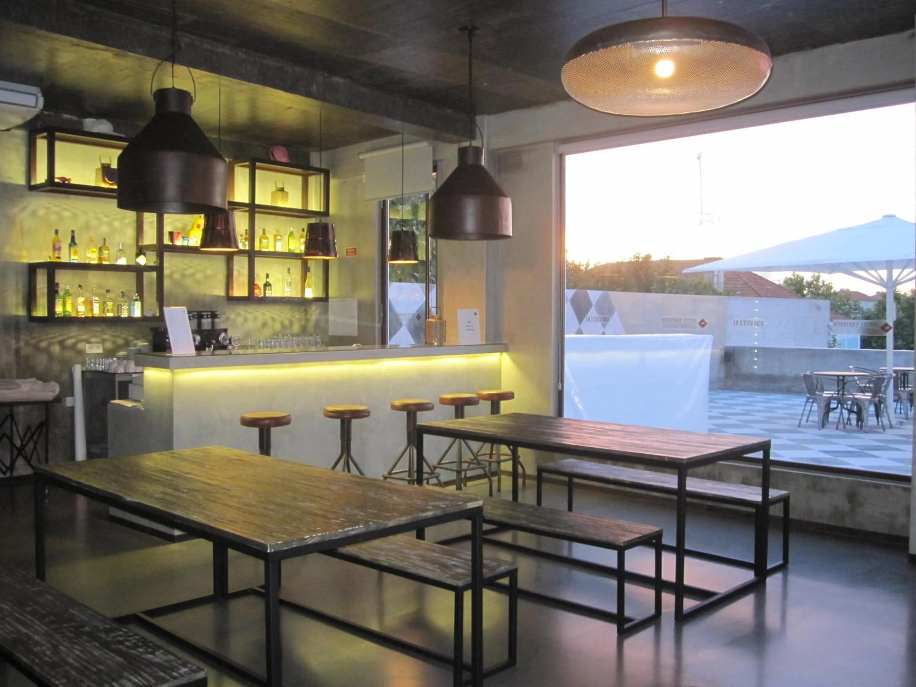 Lounge or bar in N1 Hostel Apartments and Suites