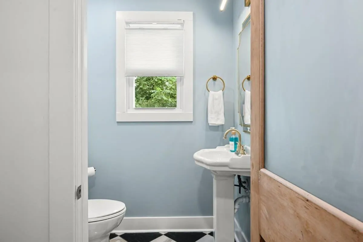 4BR for 10, Near Ark, High-Tech Kitchen, Parking!