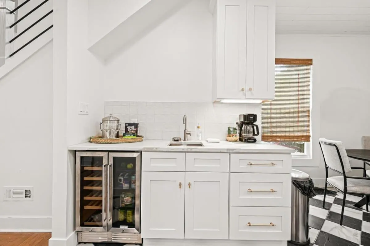 4BR for 10, Near Ark, High-Tech Kitchen, Parking!