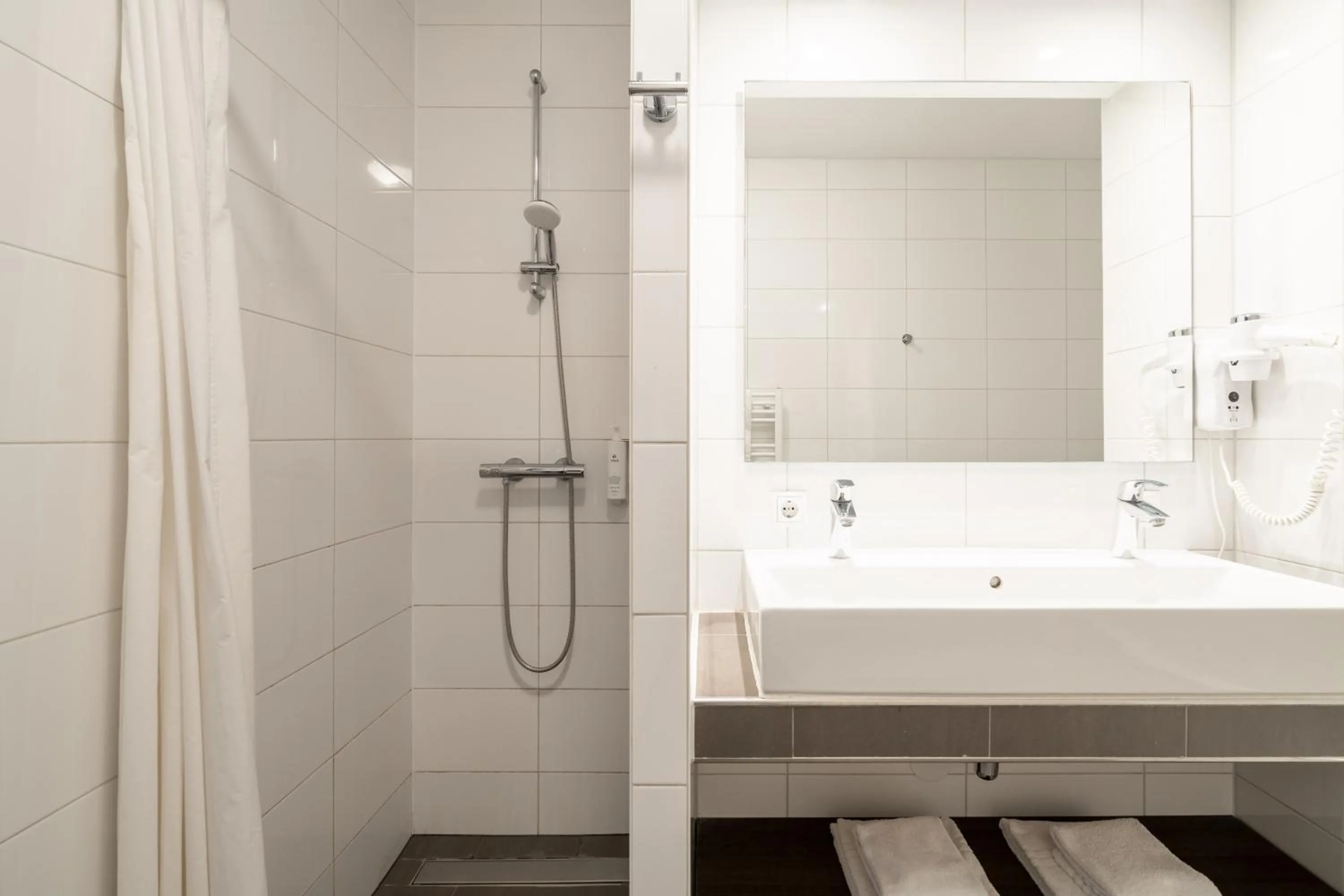 Shower in YAYS Amsterdam Prince Island by Numa