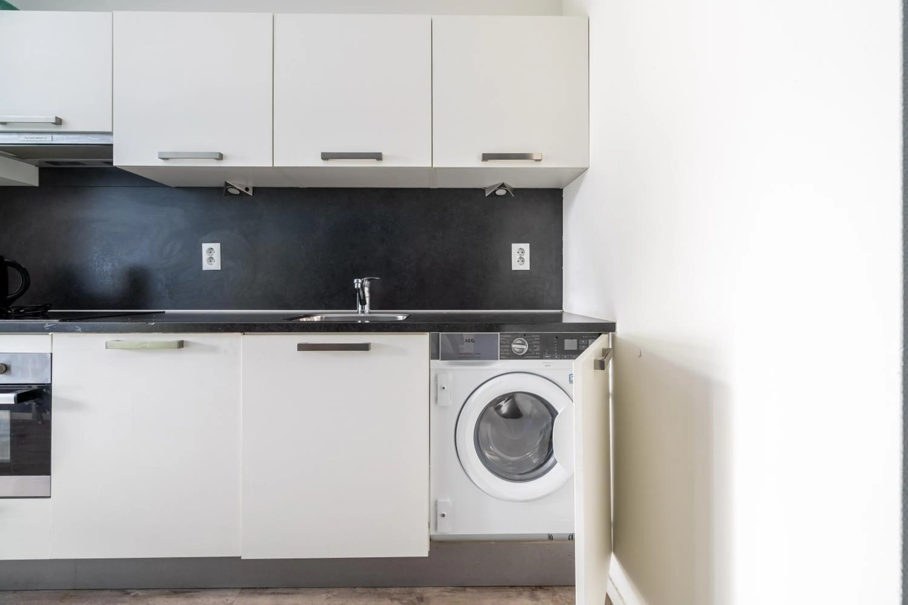 washing machine in YAYS Amsterdam Prince Island by Numa