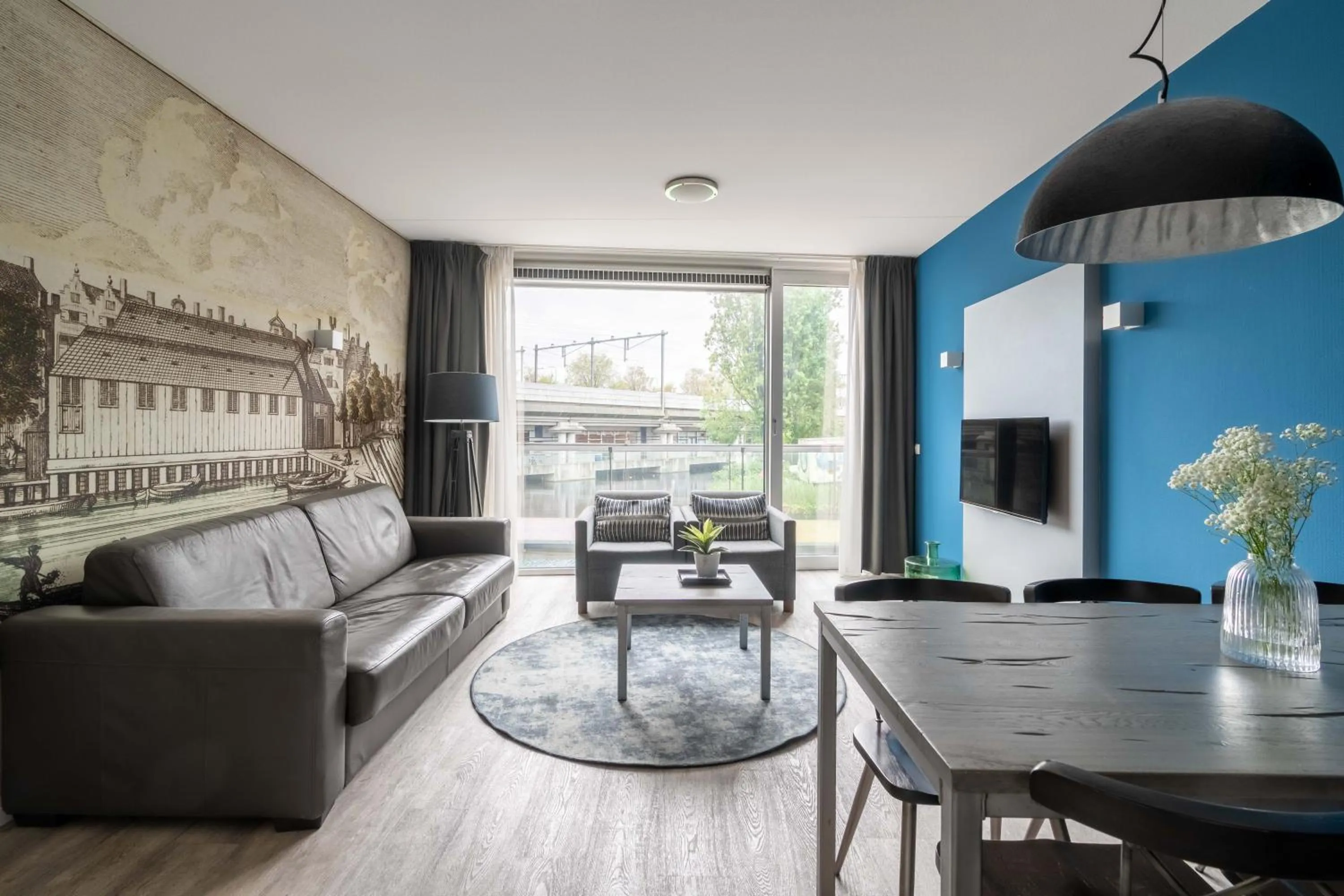 TV and multimedia in YAYS Amsterdam Prince Island by Numa