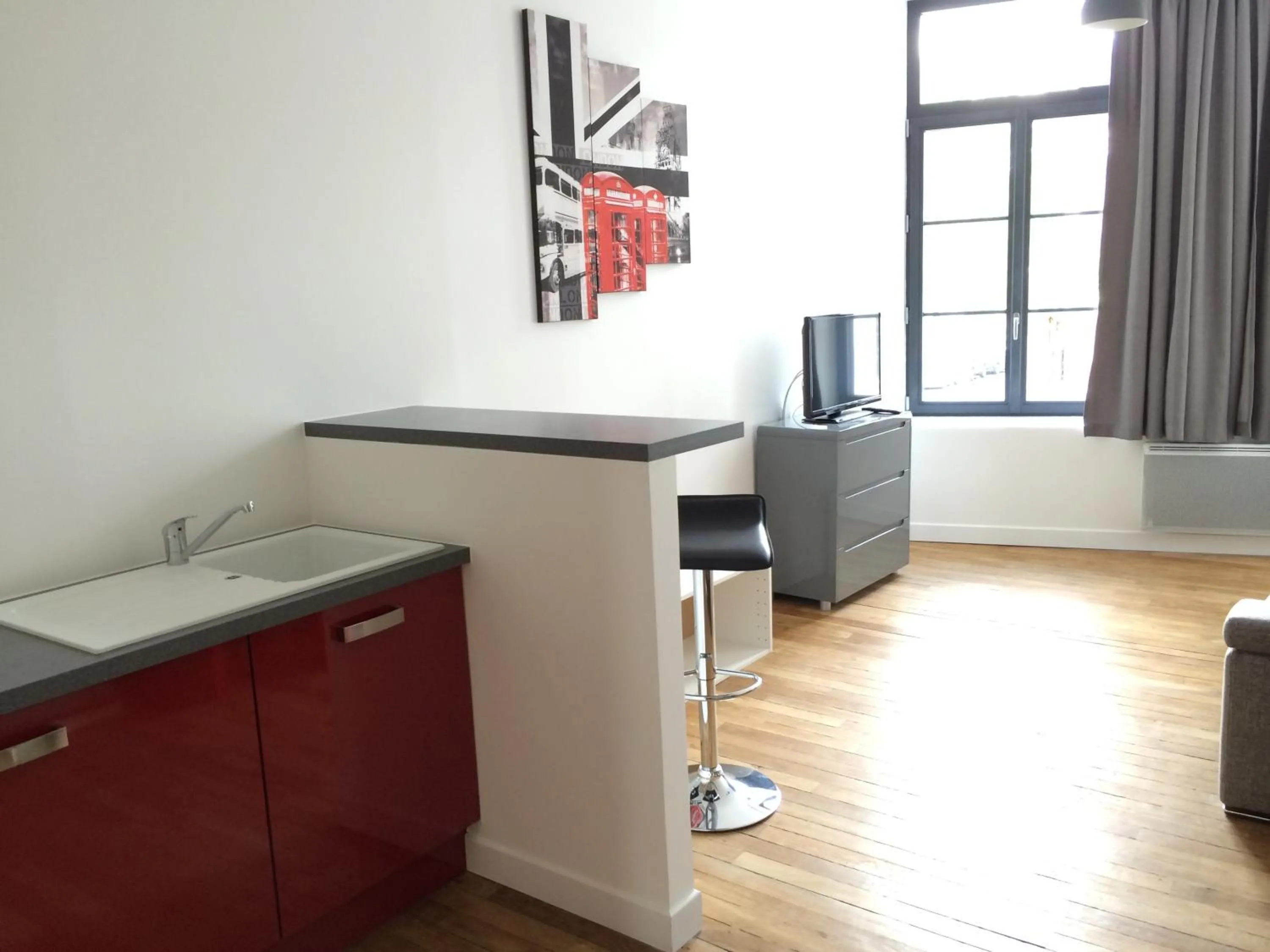 Photo of the whole room in Som-home