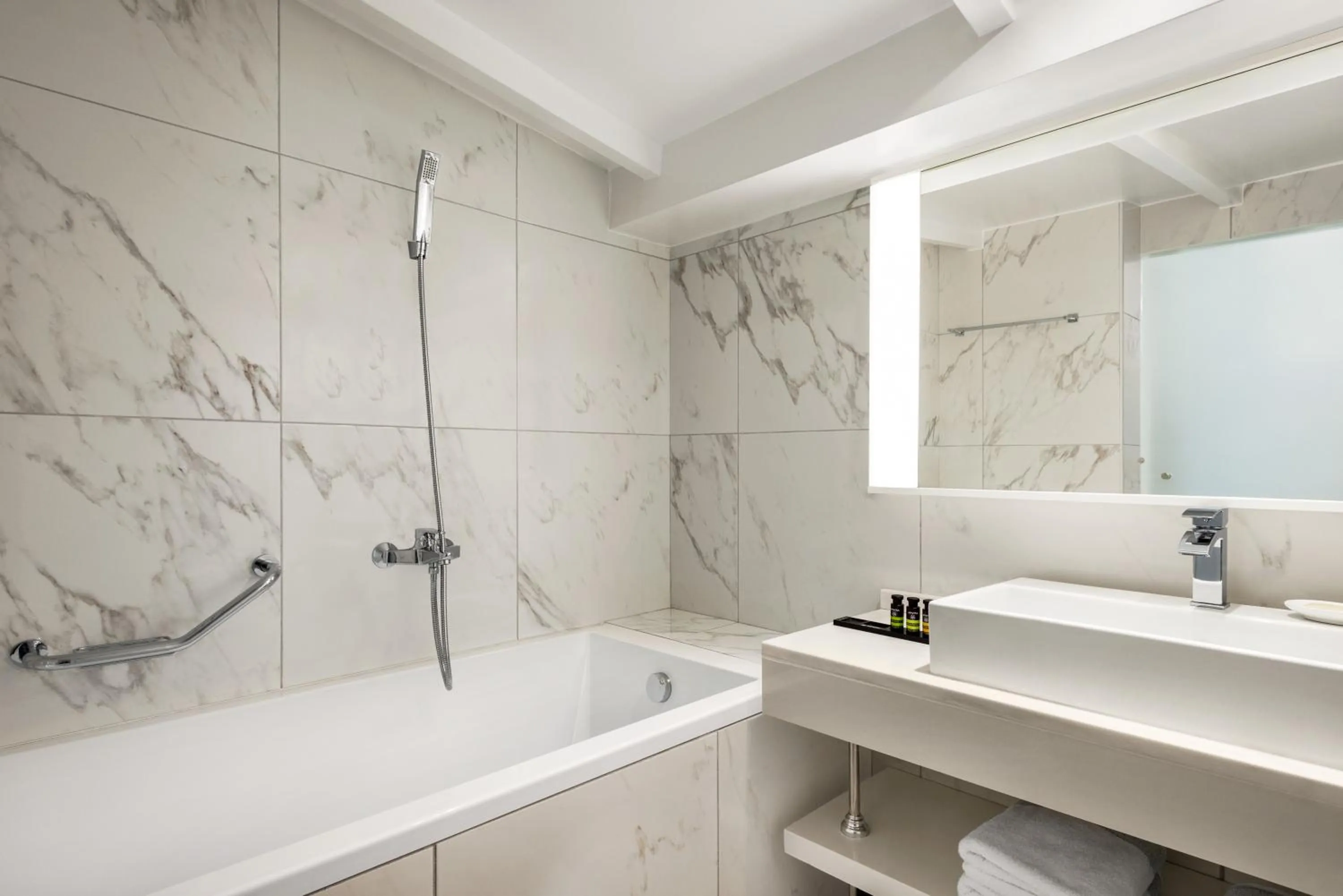 Bathroom in TRYP by Wyndham Corfu Dassia