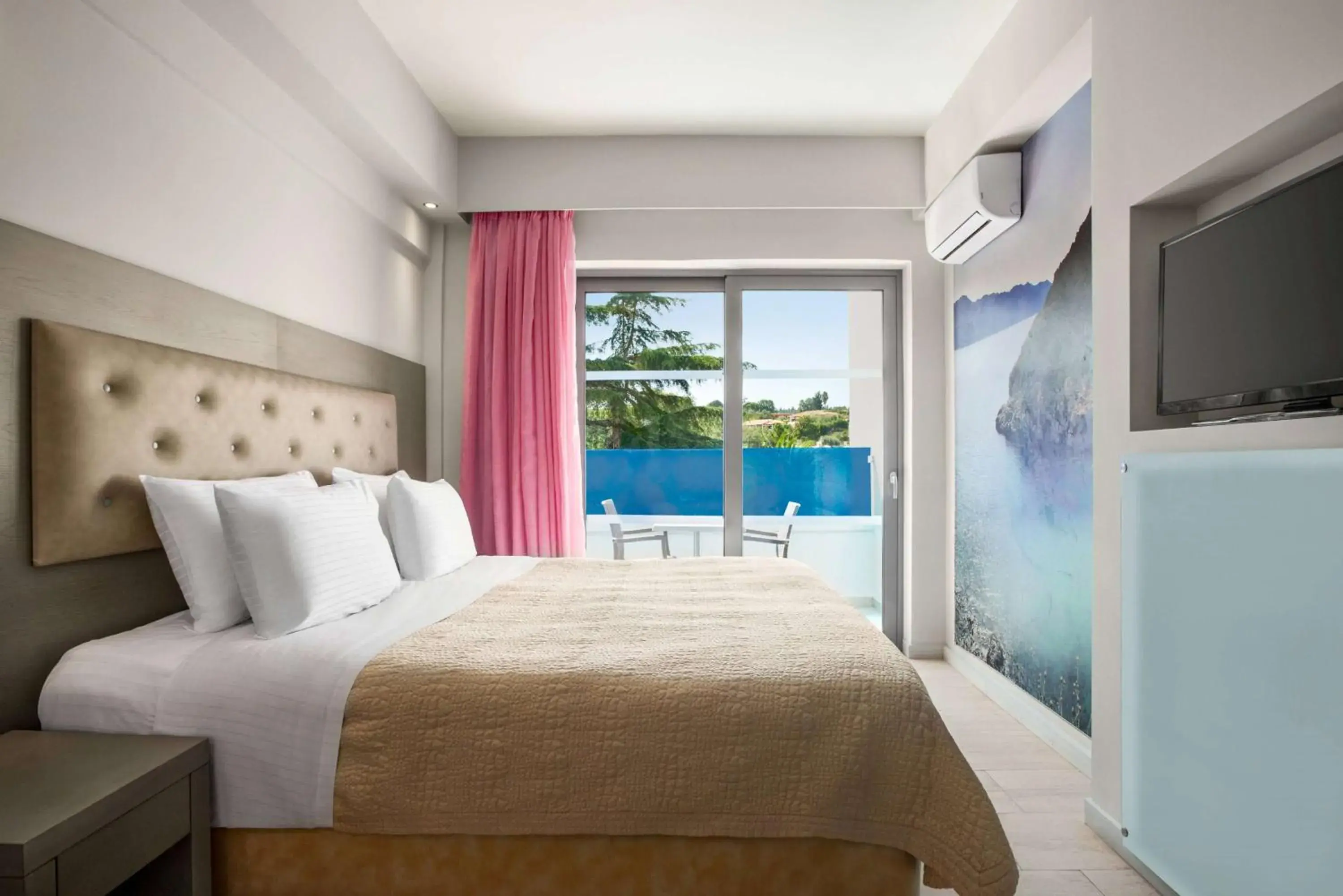 Photo of the whole room, Bed in TRYP by Wyndham Corfu Dassia Photo of the whole room, Bed in TRYP by Wyndham Corfu Dassia