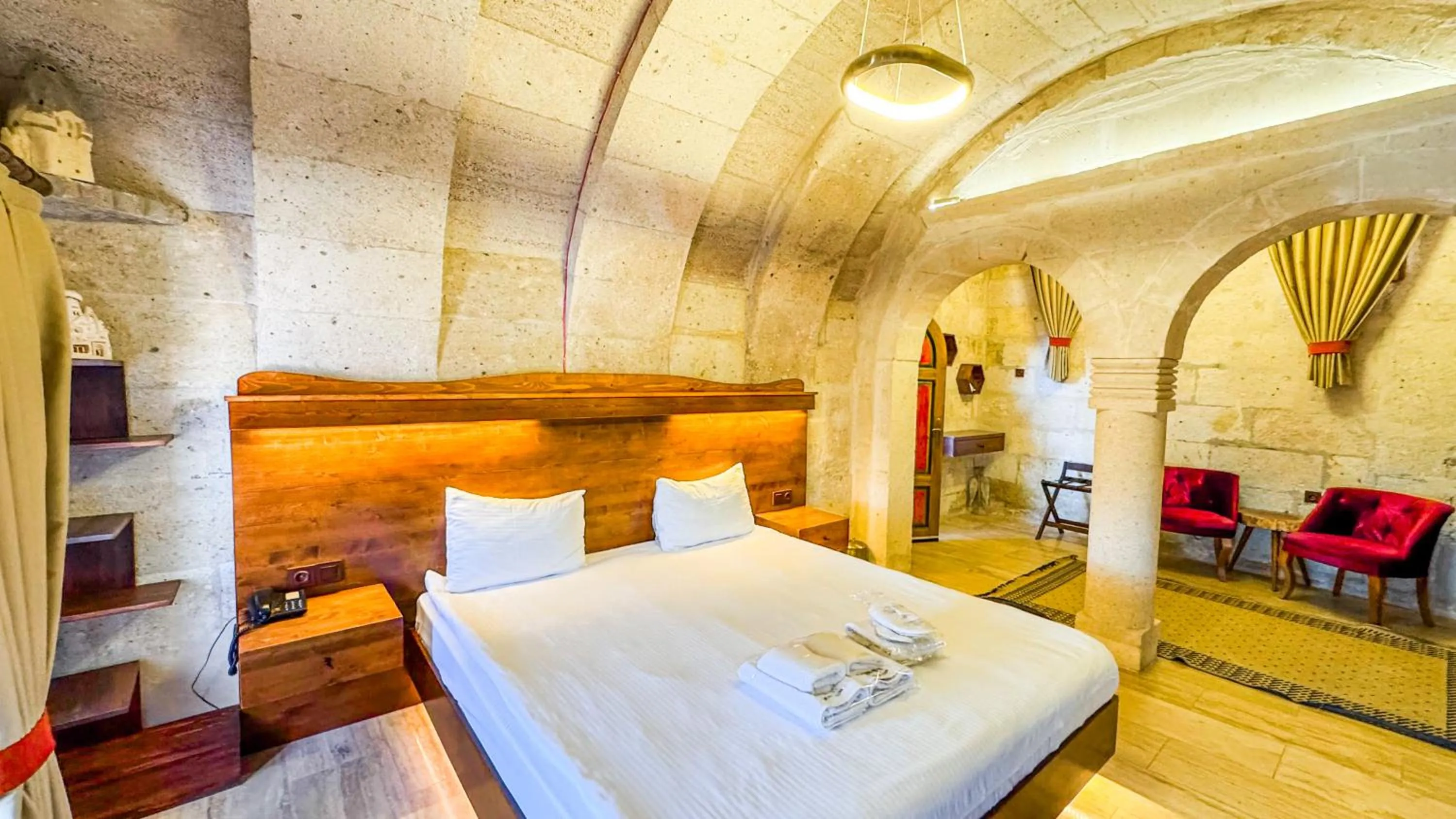 Property building, Bed in Mimi Cappadocia Luxury Cave Hotel