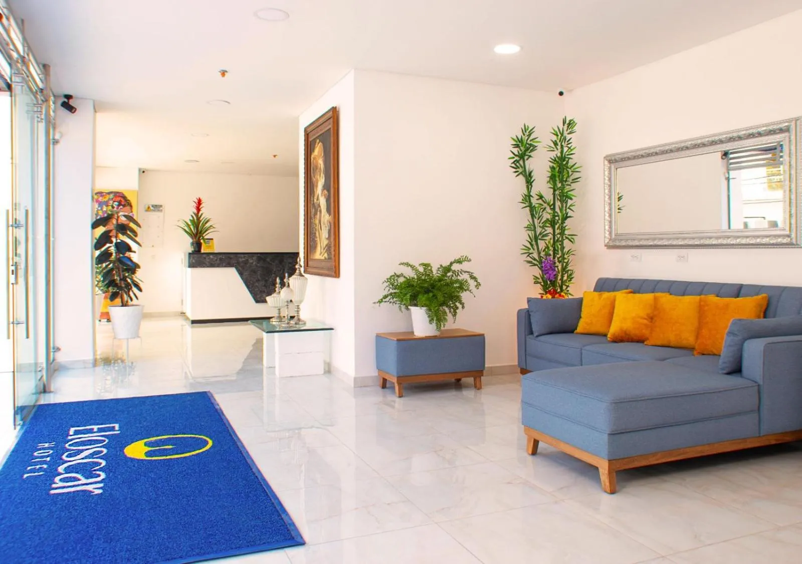 Living room in El Oscar Hotel