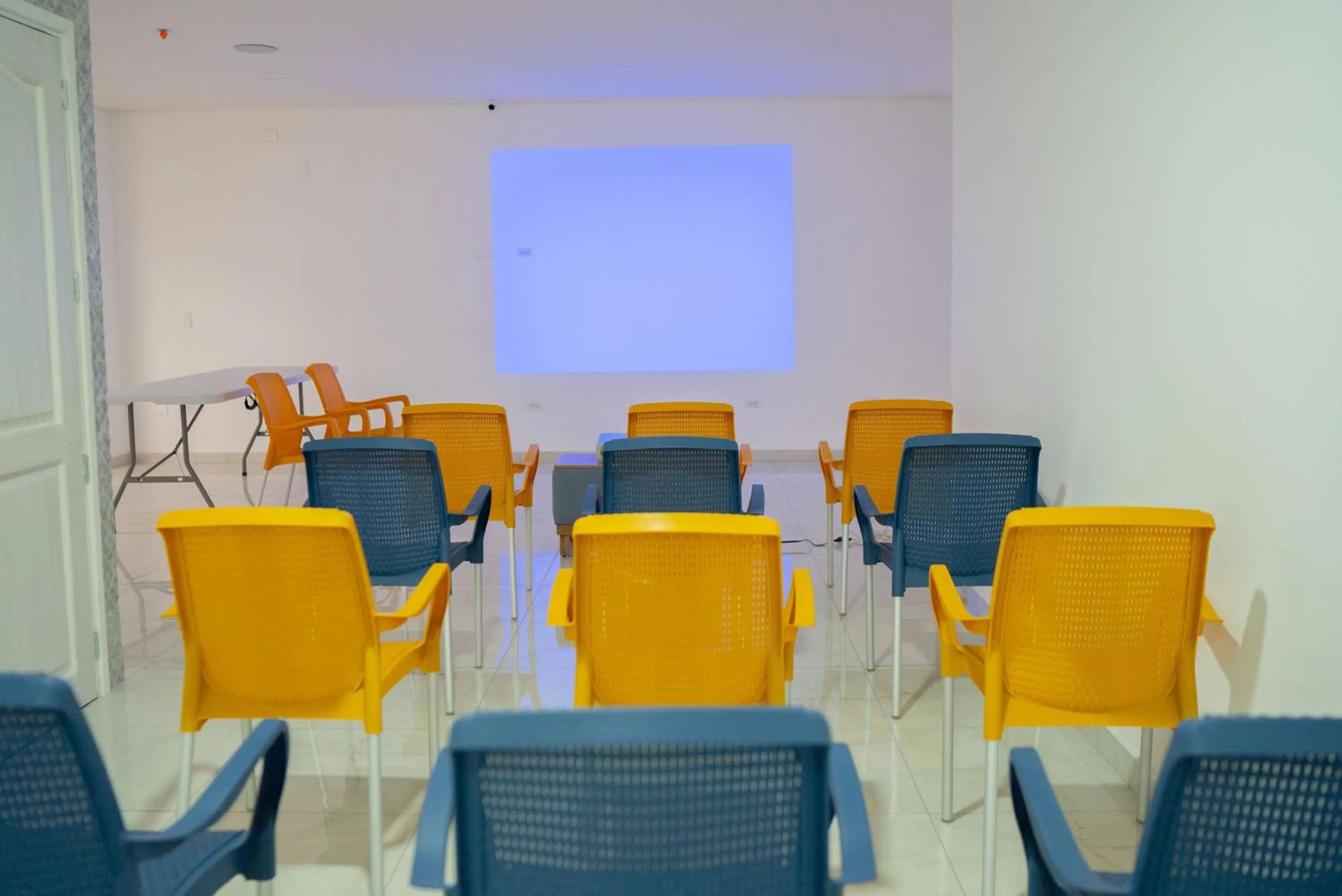 Seating area in El Oscar Hotel