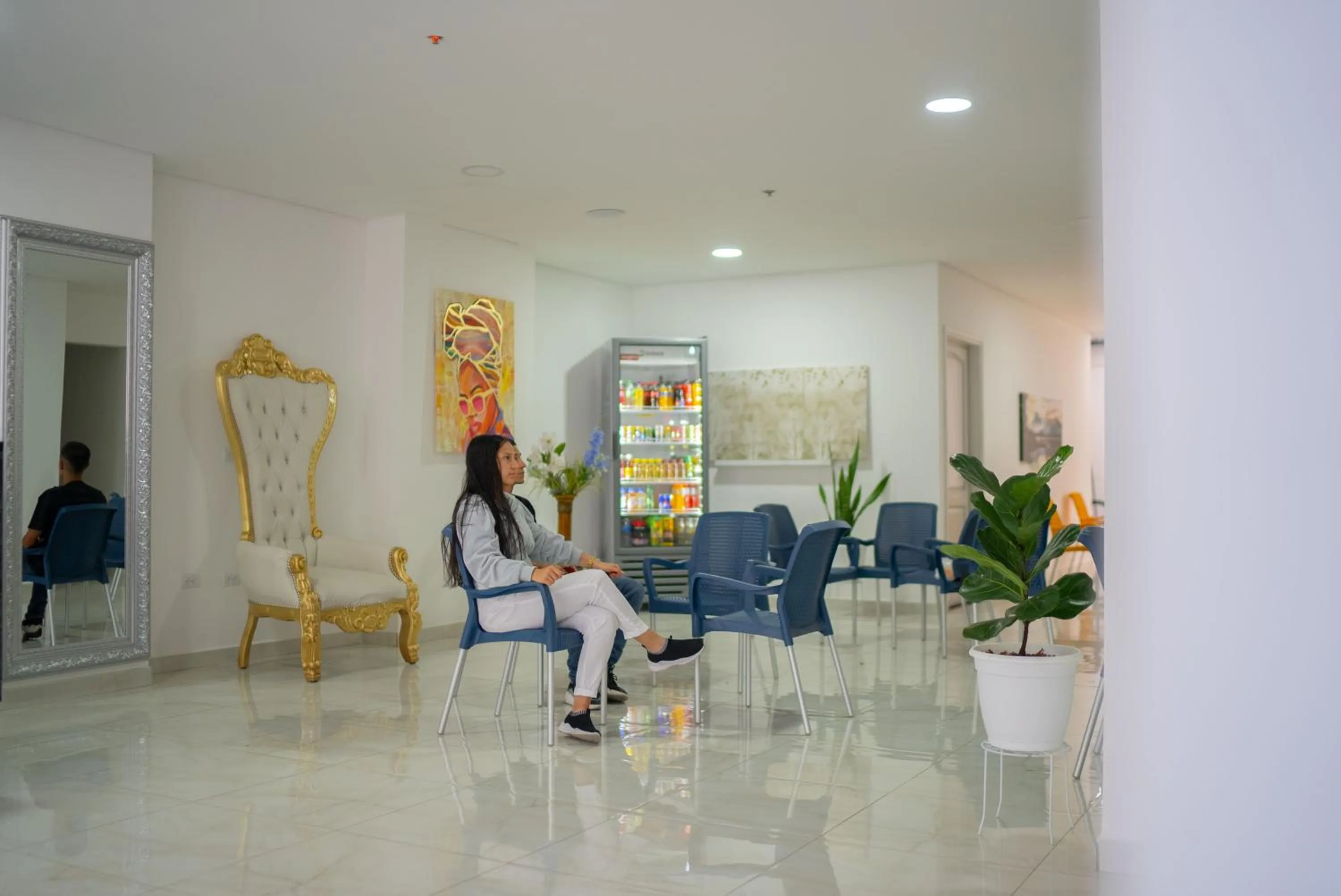 Living room in El Oscar Hotel