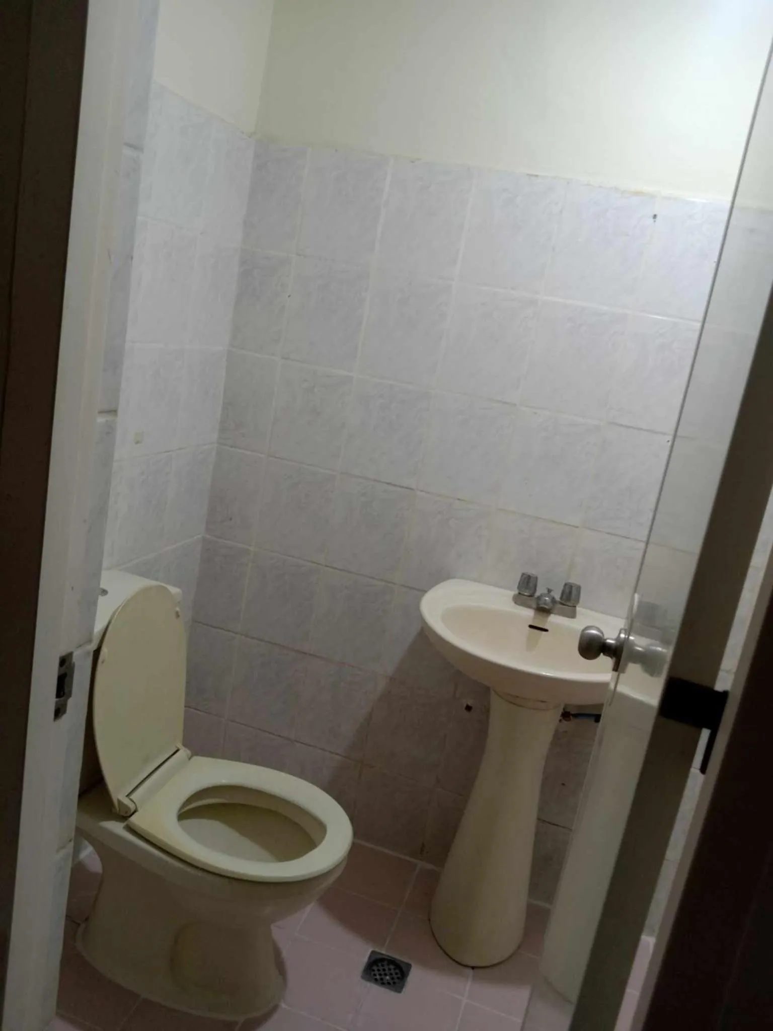 Shower in JY7 Room Rentals Cebu