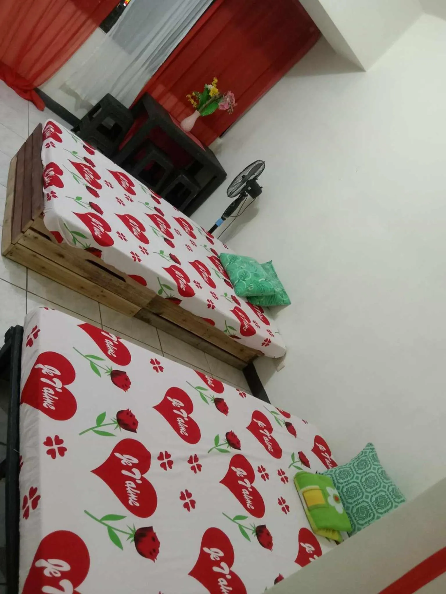 Photo of the whole room, Bed in JY7 Room Rentals Cebu
