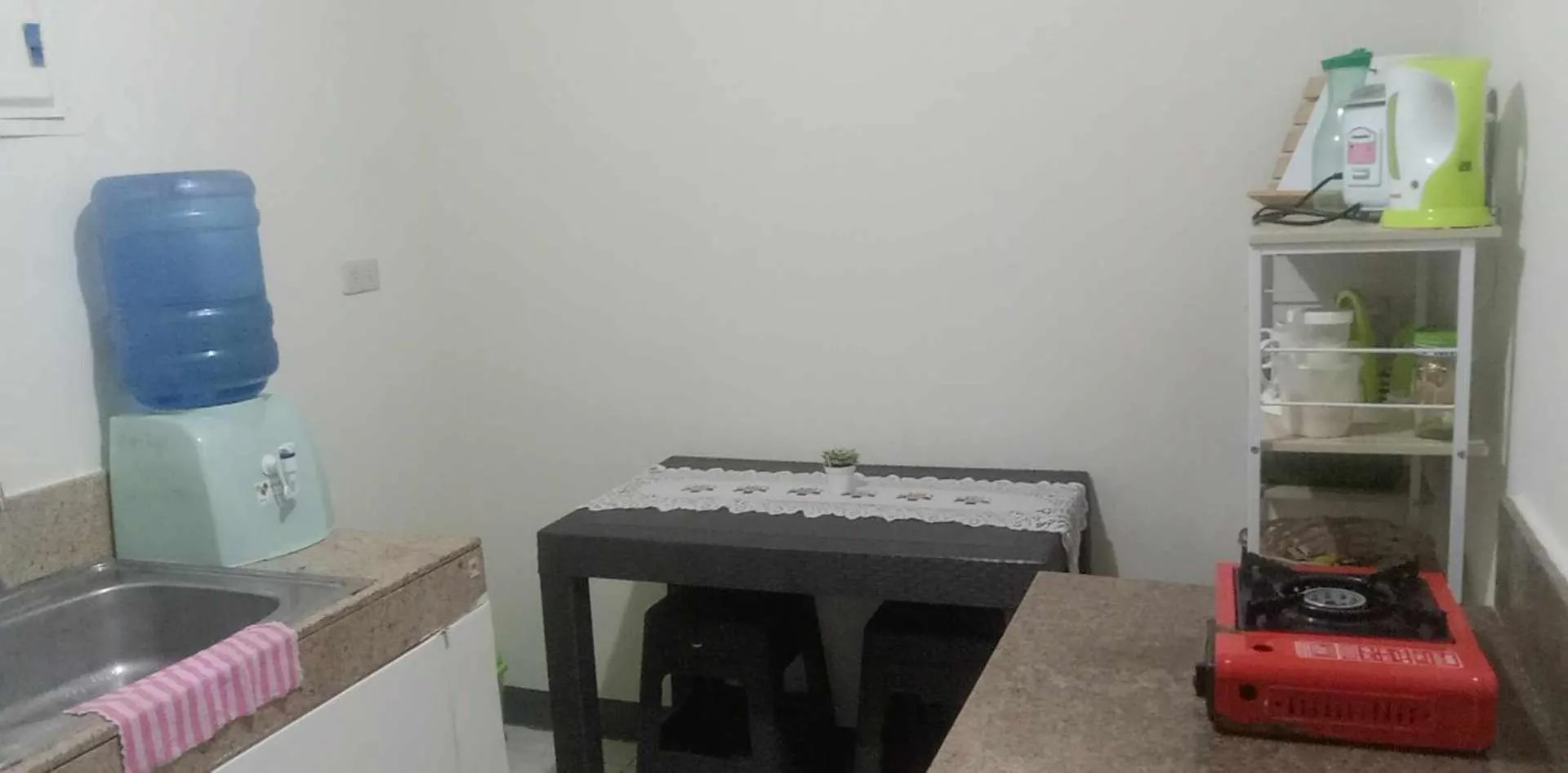 kitchen in JY7 Room Rentals Cebu