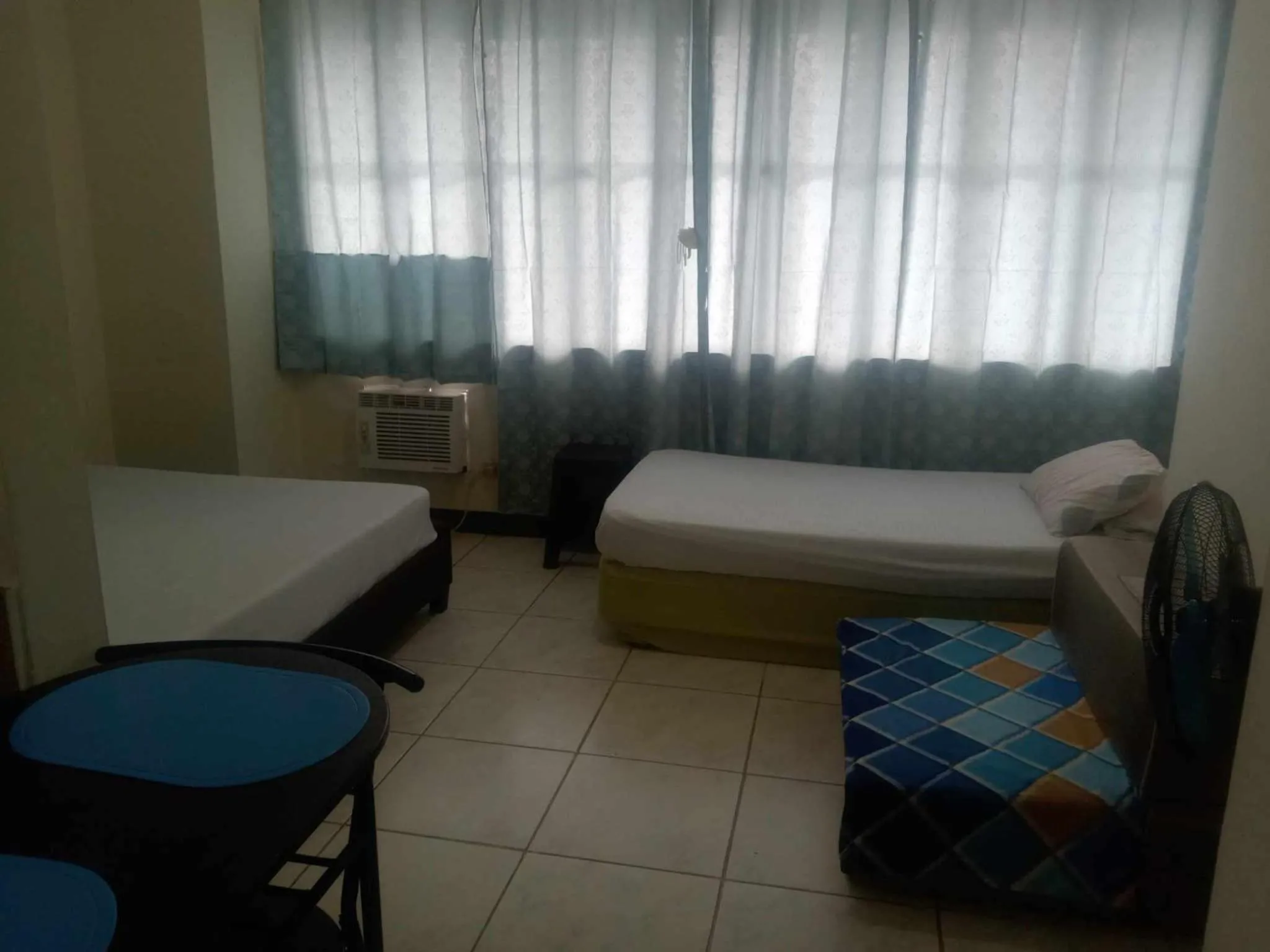 Photo of the whole room, Bed in JY7 Room Rentals Cebu