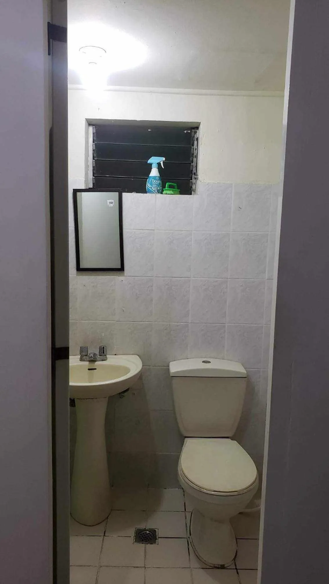 Toilet in JY7 Room Rentals Cebu