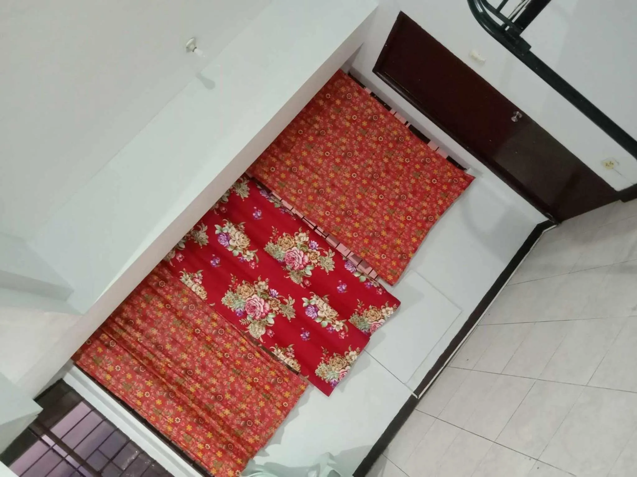 Photo of the whole room, Bed in JY7 Room Rentals Cebu