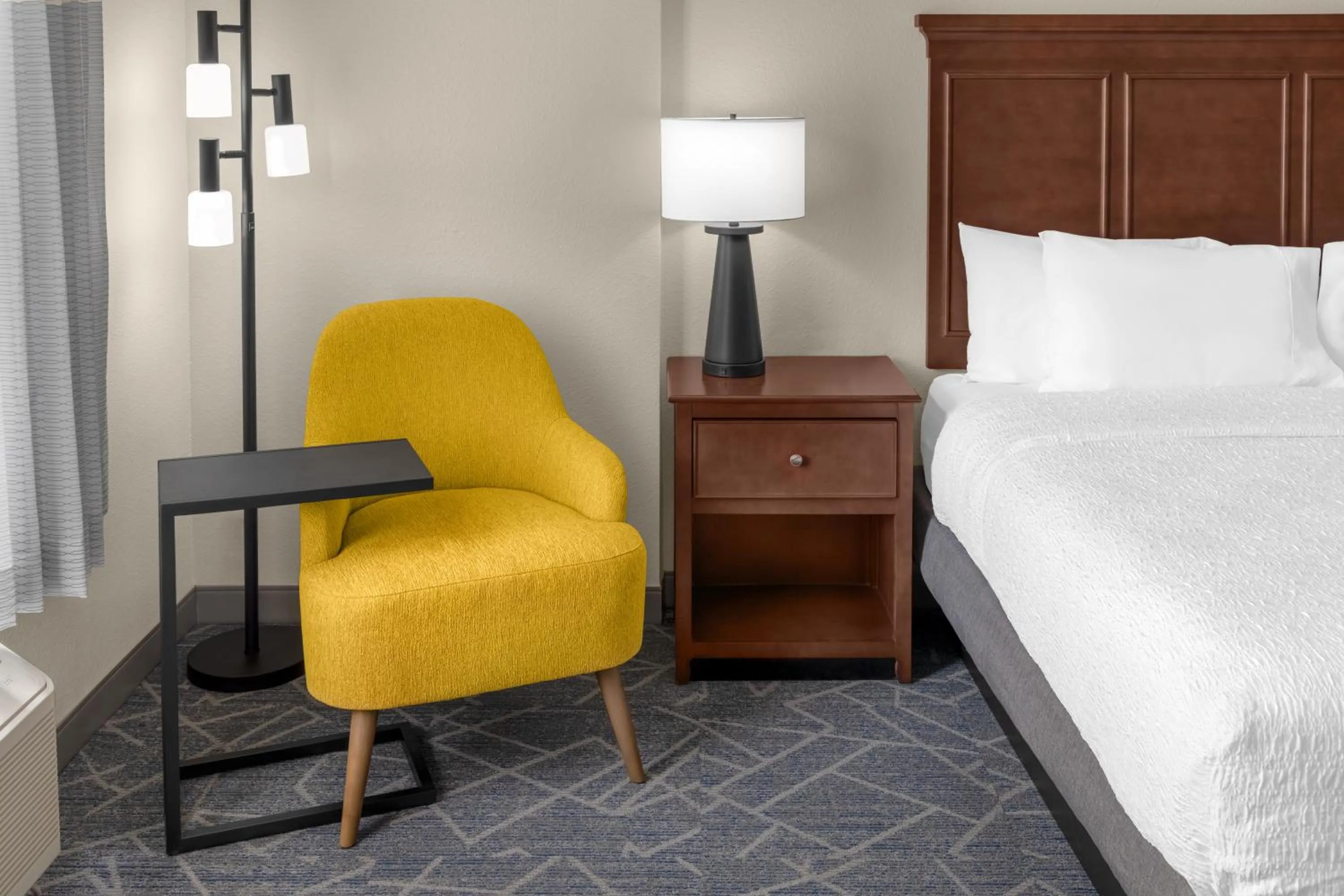 Bed in Hampton Inn and Suites Coconut Creek