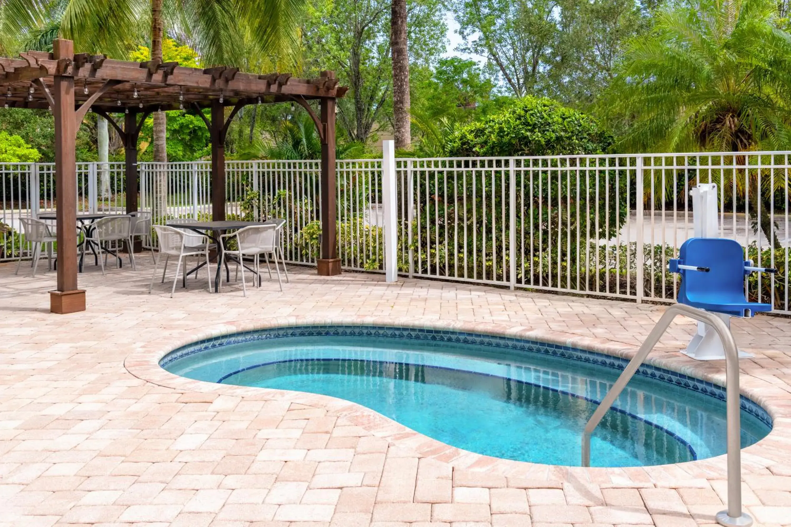 Swimming pool in Hampton Inn and Suites Coconut Creek Swimming pool in Hampton Inn and Suites Coconut Creek