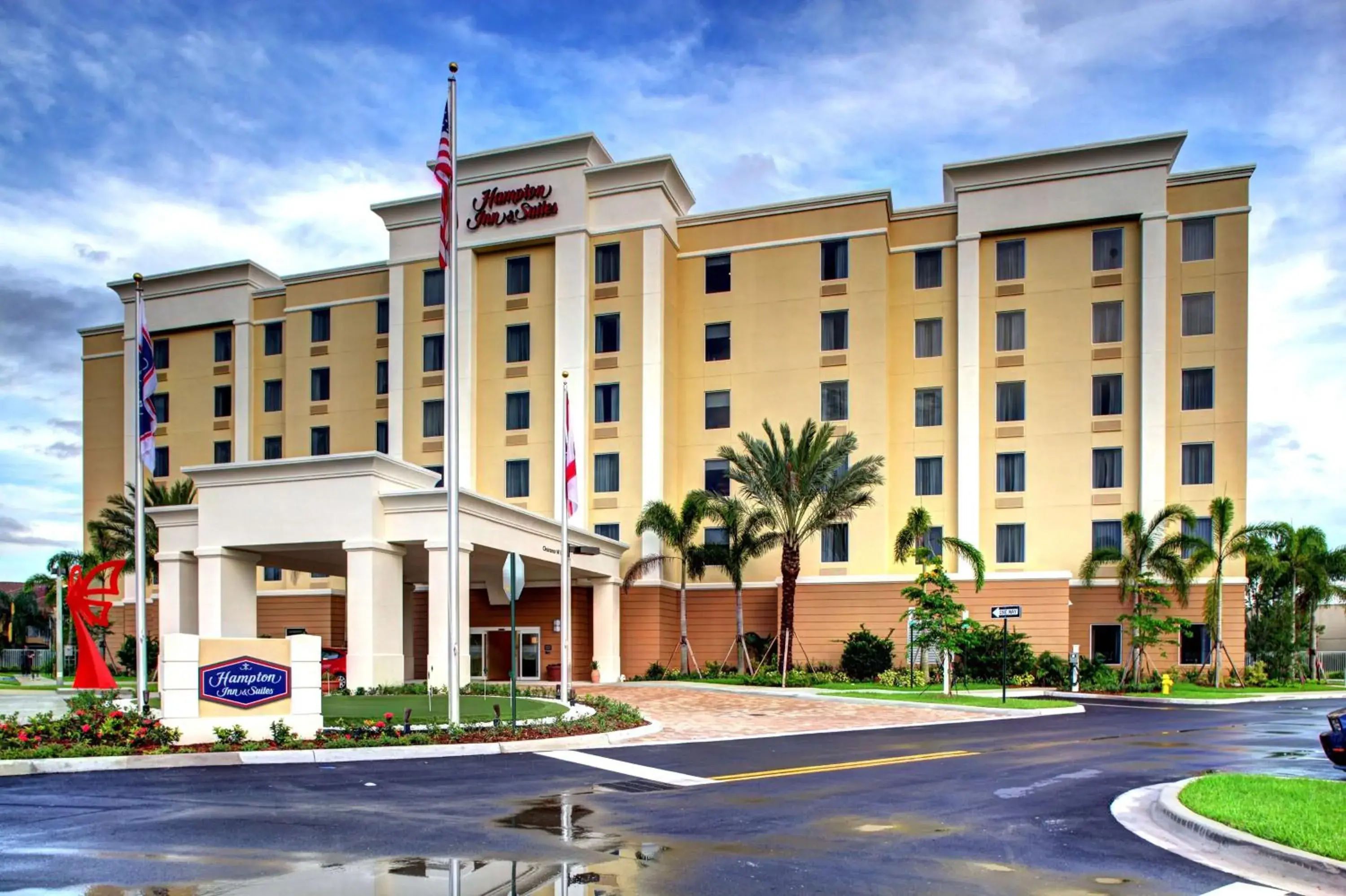 Property building in Hampton Inn and Suites Coconut Creek Property building in Hampton Inn and Suites Coconut Creek