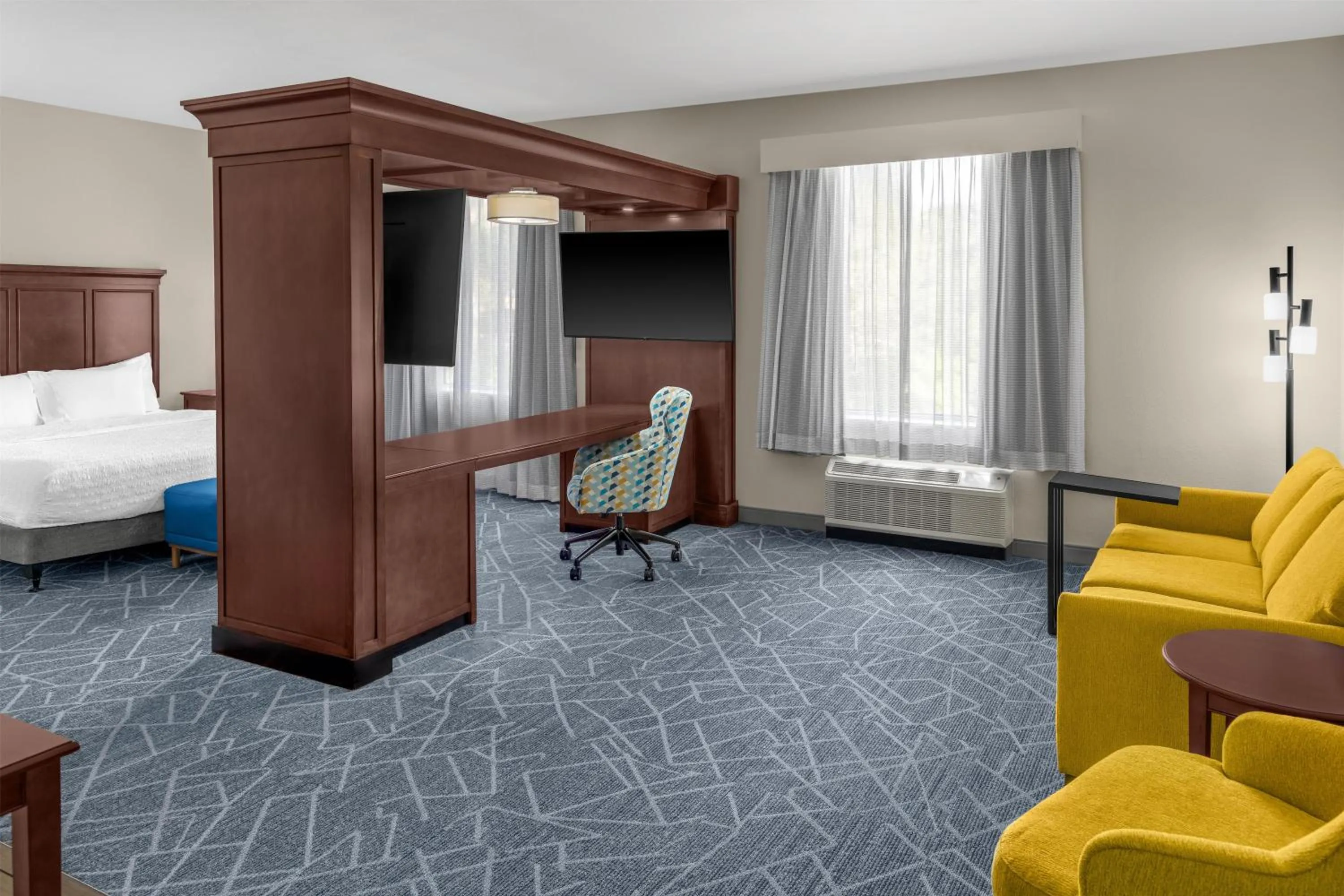 Bedroom, Bed in Hampton Inn and Suites Coconut Creek