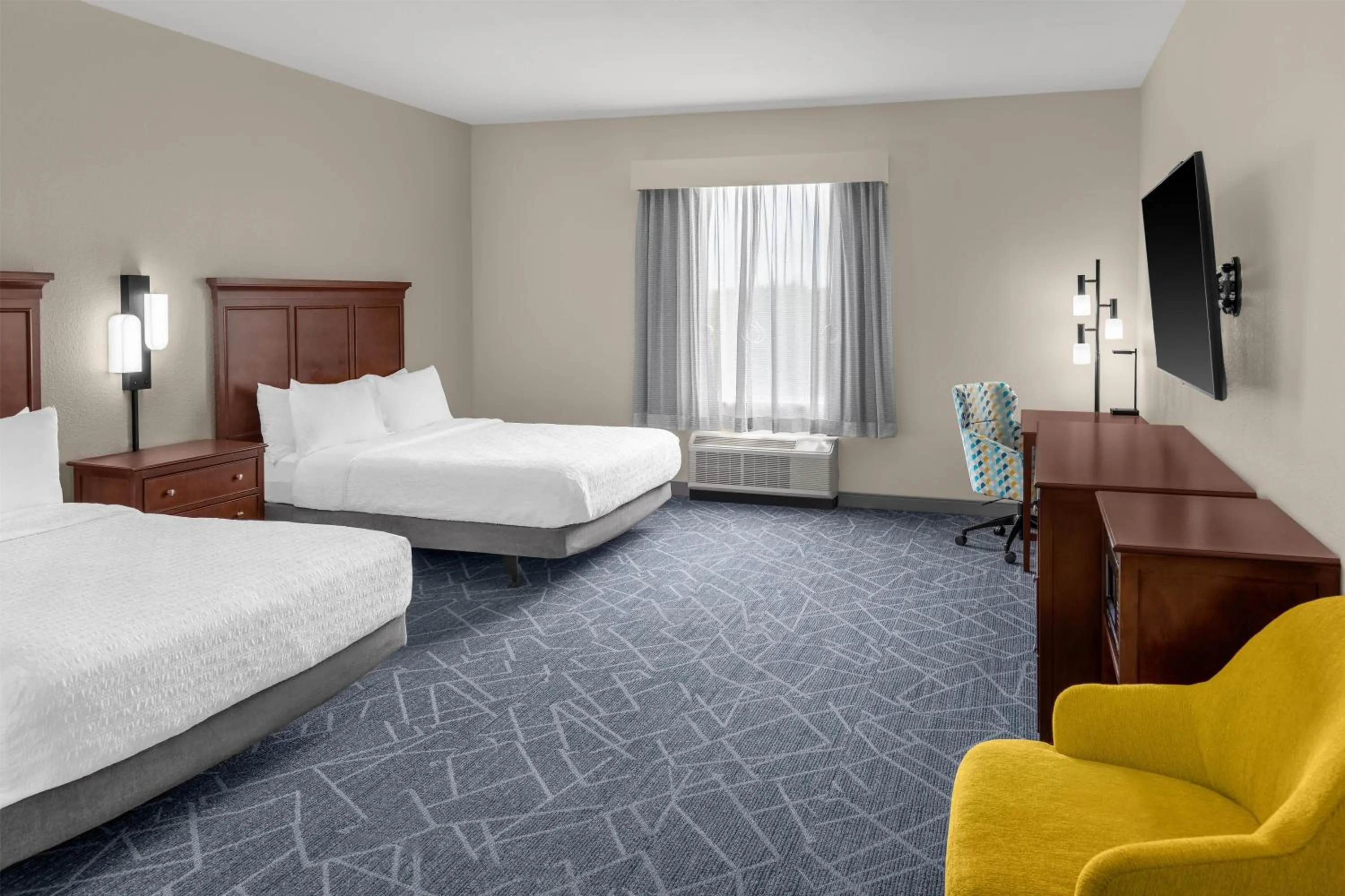 Bed in Hampton Inn and Suites Coconut Creek