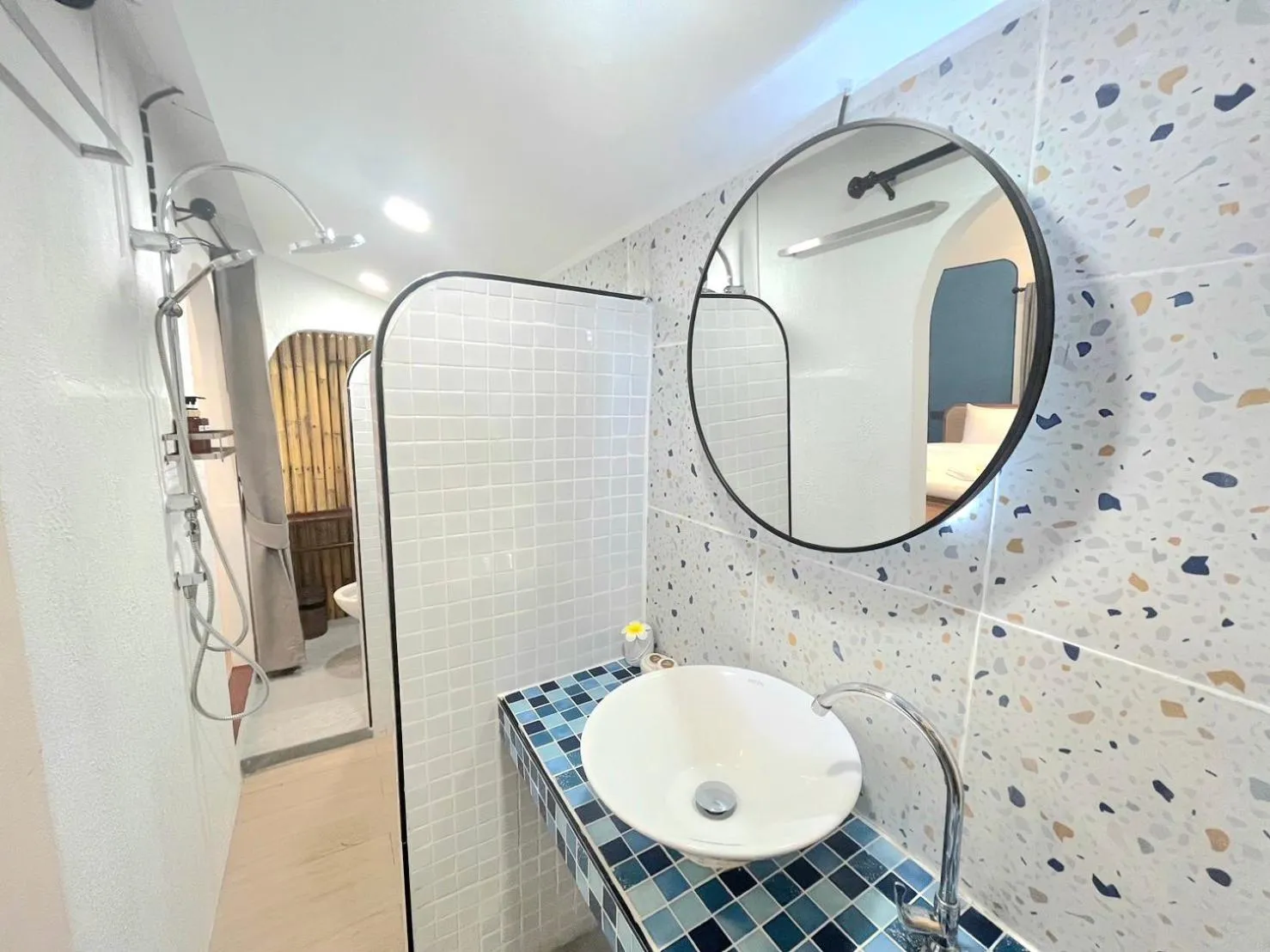 Shower in PAN Beachfront Resort Krabi