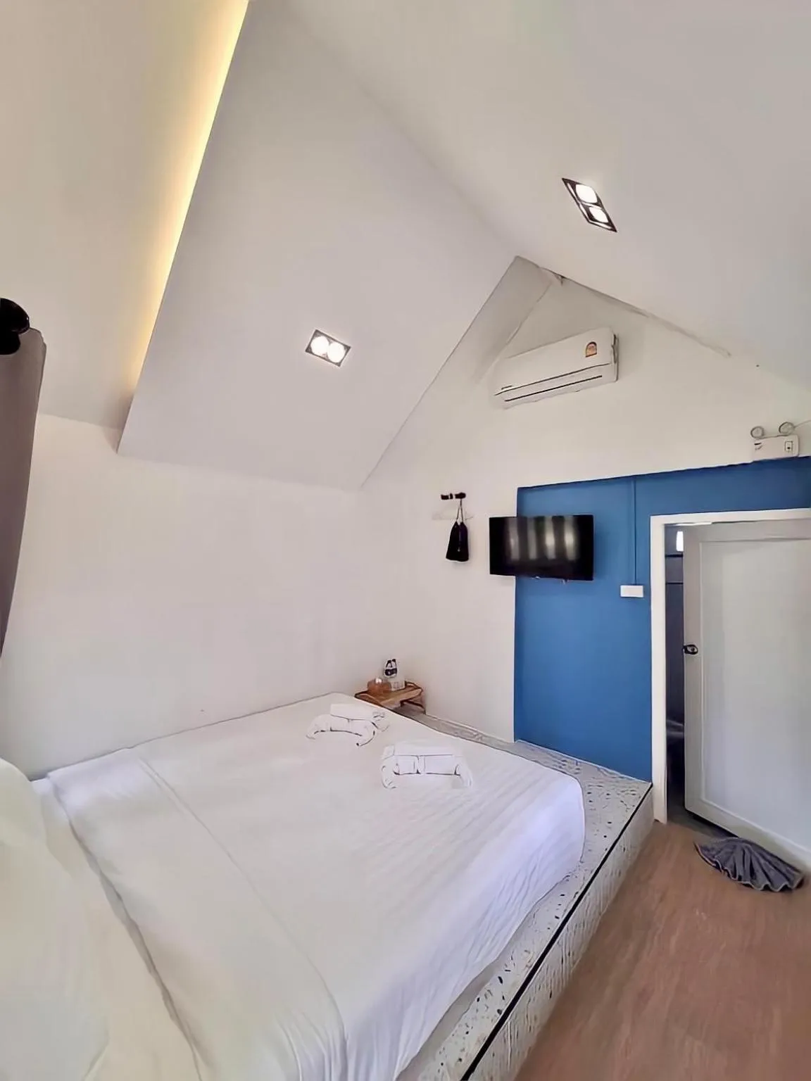 Bed in PAN Beachfront Resort Krabi