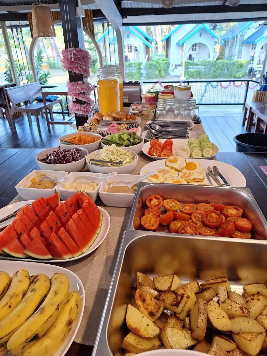 Food and drinks in PAN Beachfront Resort Krabi