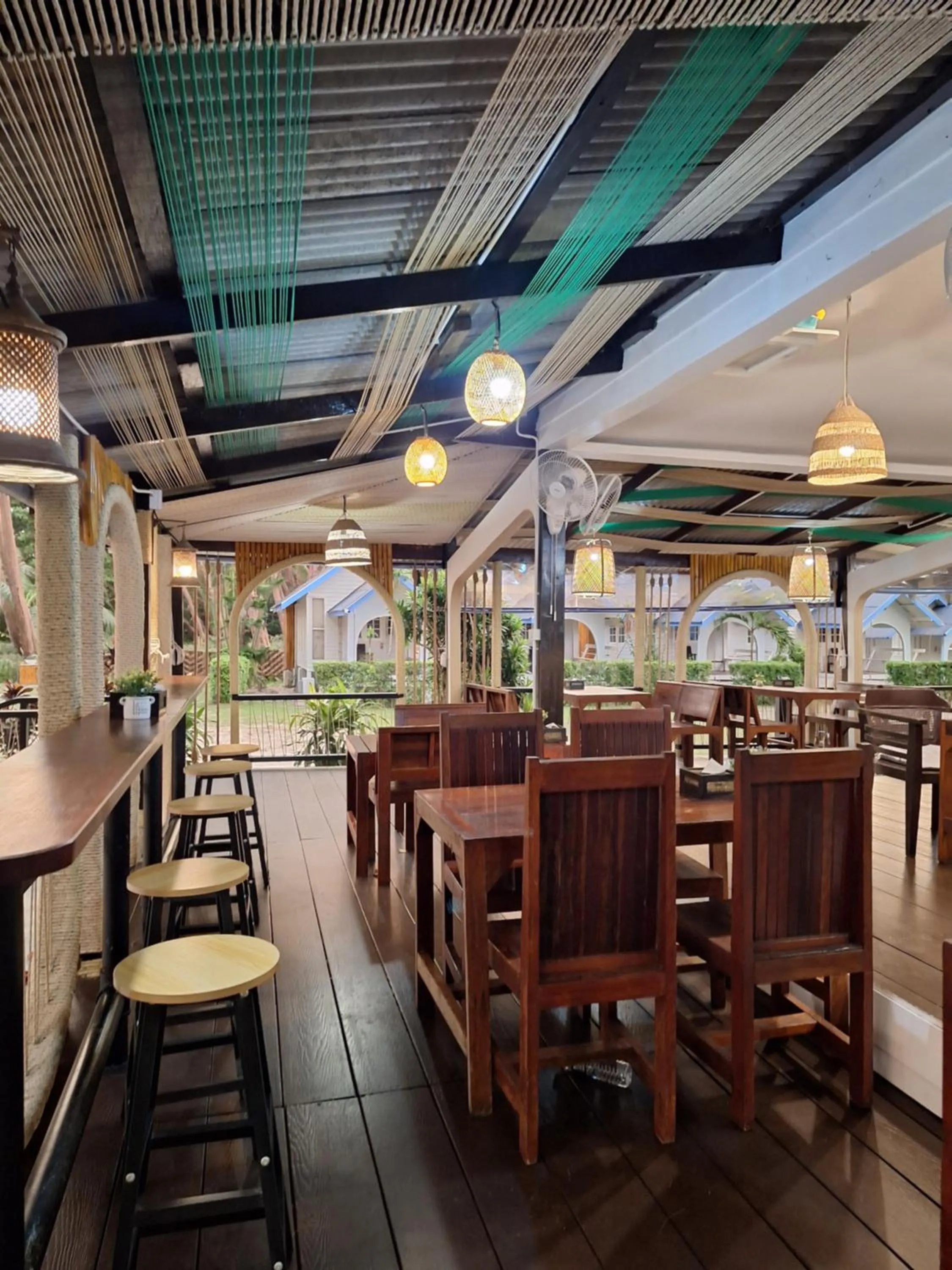 Restaurant/places to eat in PAN Beachfront Resort Krabi