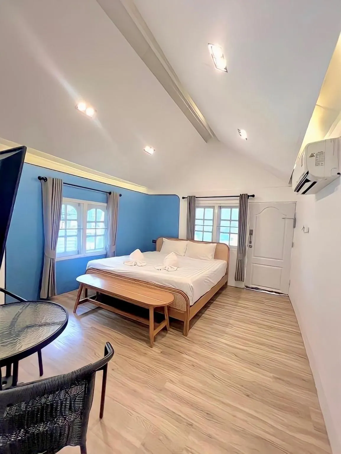 Bed in PAN Beachfront Resort Krabi