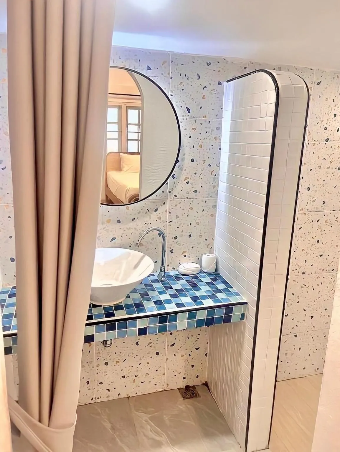 Shower in PAN Beachfront Resort Krabi