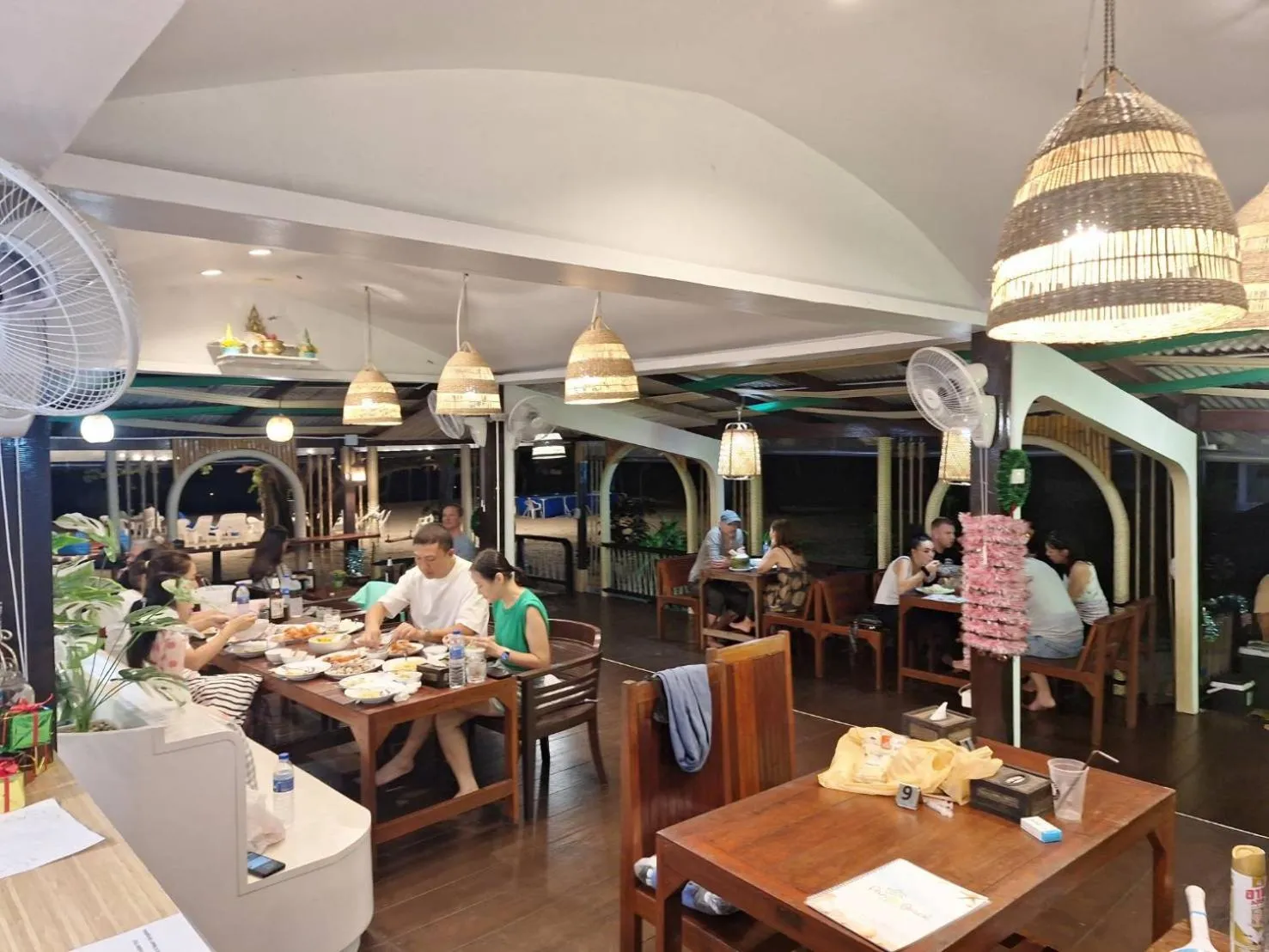 Restaurant/places to eat in PAN Beachfront Resort Krabi