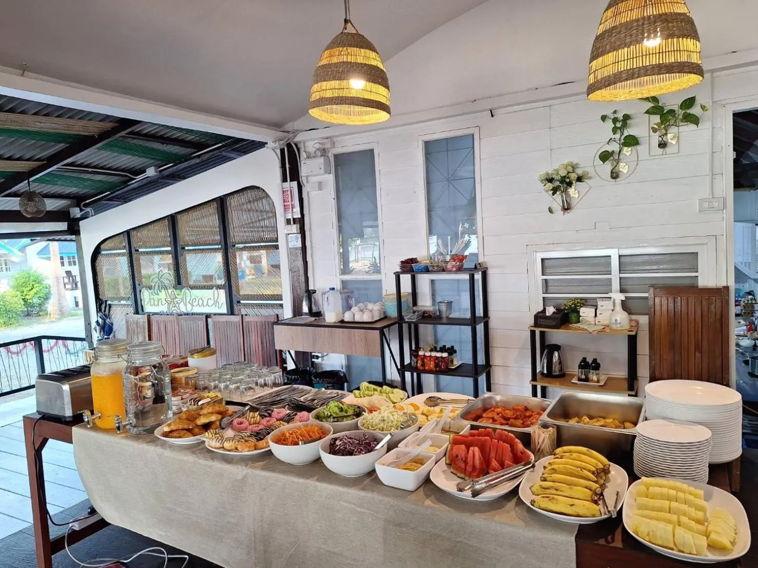 Food and drinks in PAN Beachfront Resort Krabi