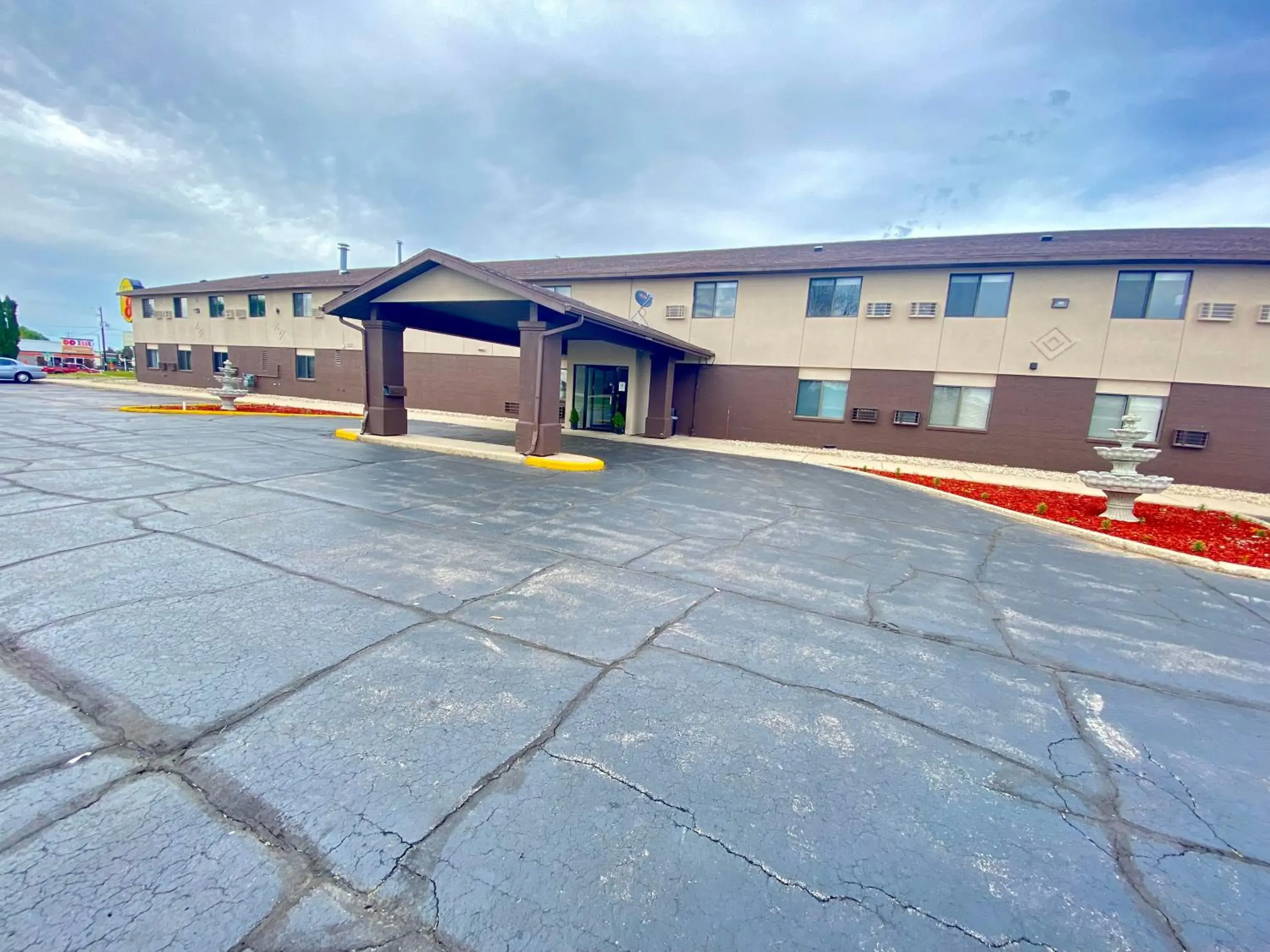 Super 8 by Wyndham Oshkosh Airport Super 8 by Wyndham Oshkosh Airport