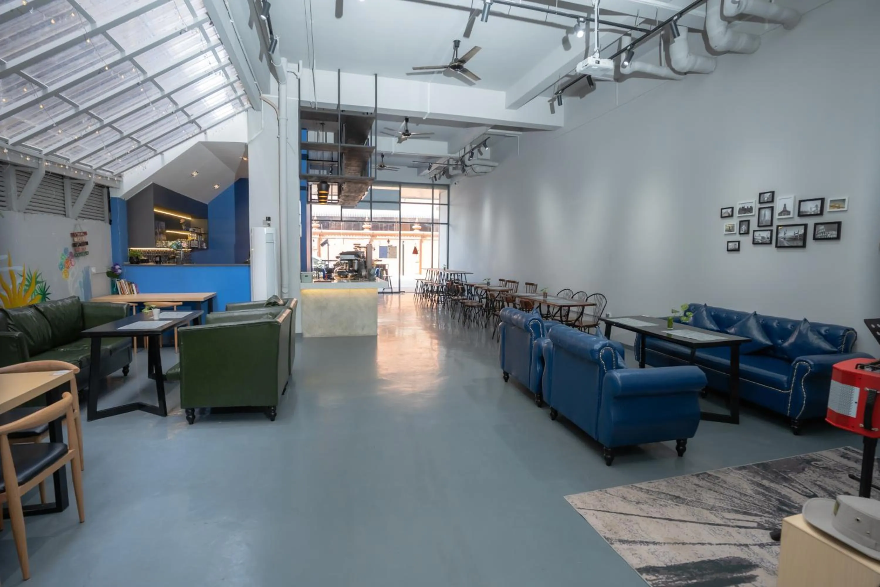 Restaurant/places to eat in ARK House