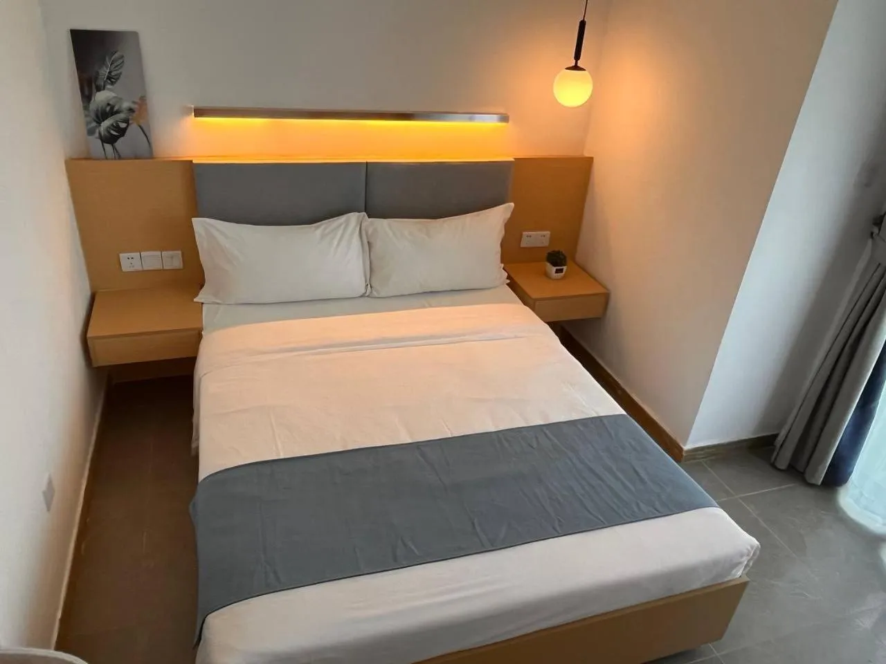 Bedroom, Bed in ARK House