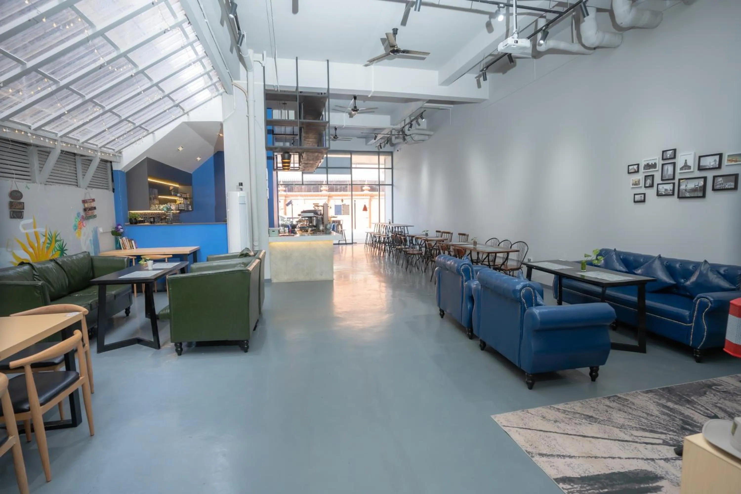 Restaurant/places to eat in ARK House