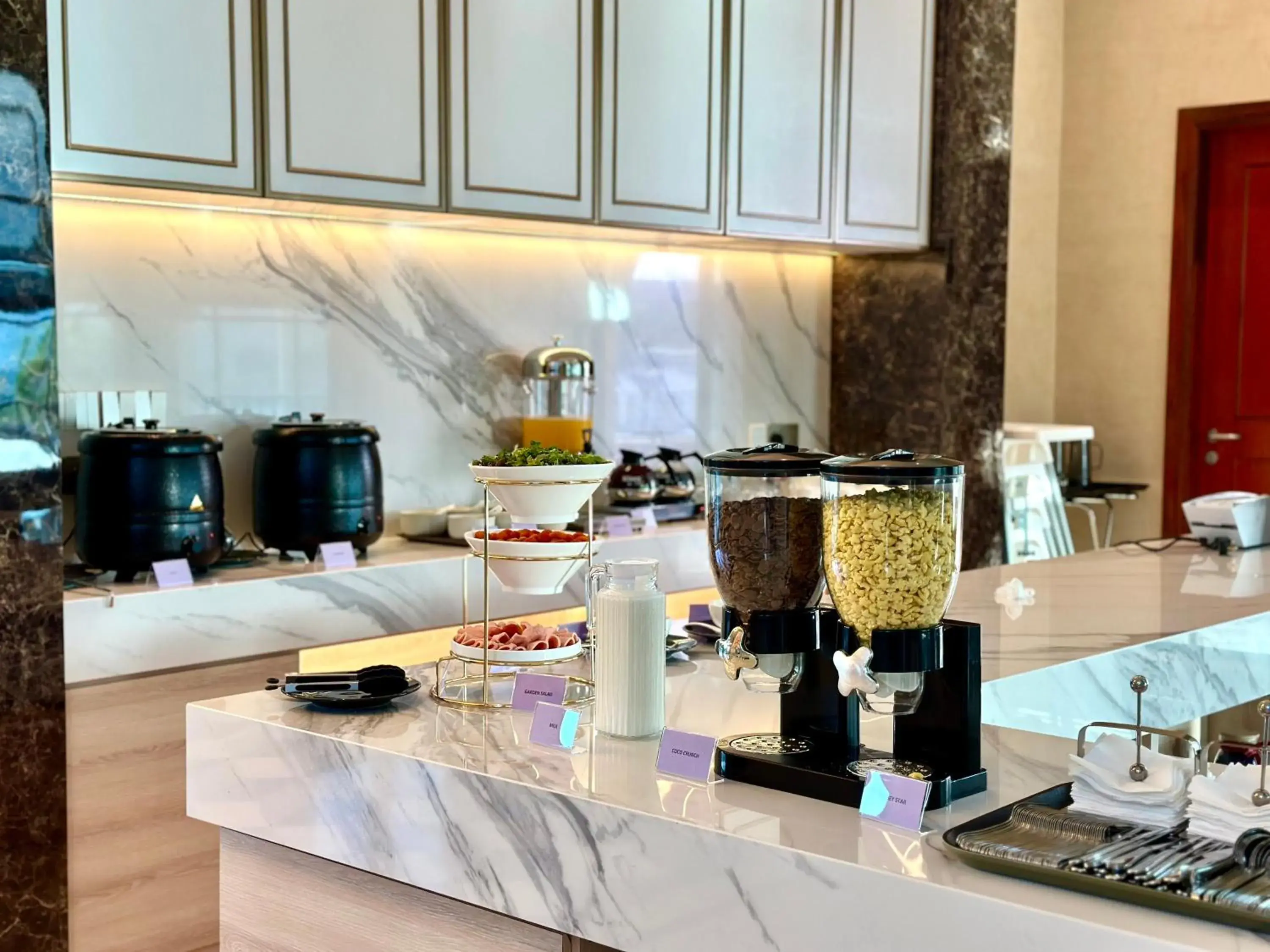 Breakfast in Cameron Lavender Mansion by PLAY Breakfast in Cameron Lavender Mansion by PLAY