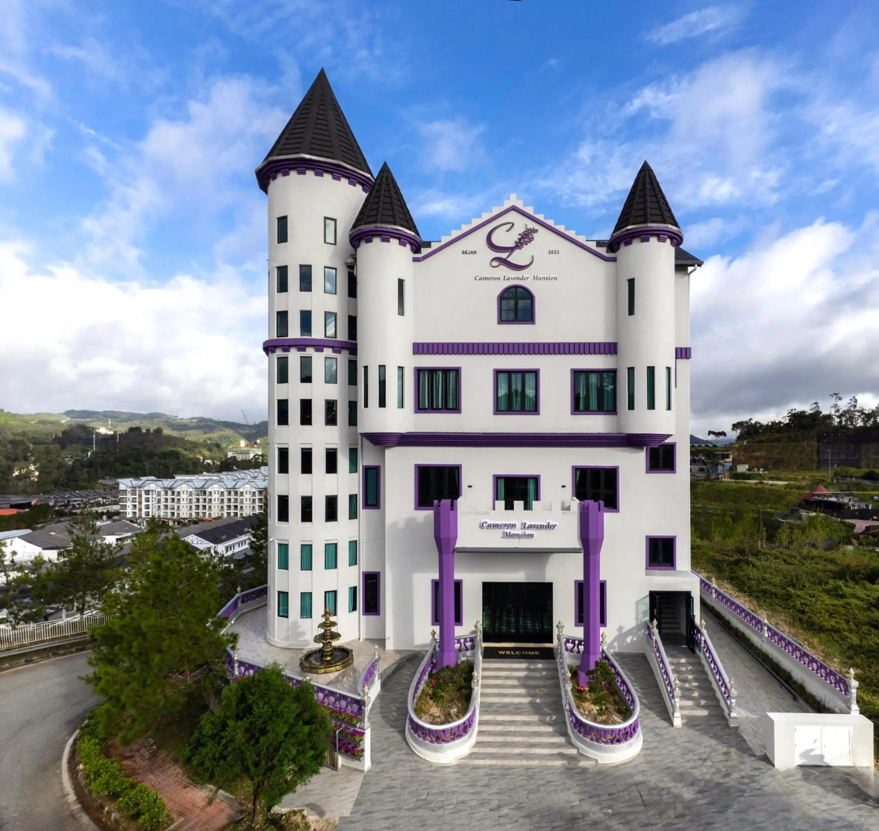 Property building in Cameron Lavender Mansion by PLAY Property building in Cameron Lavender Mansion by PLAY