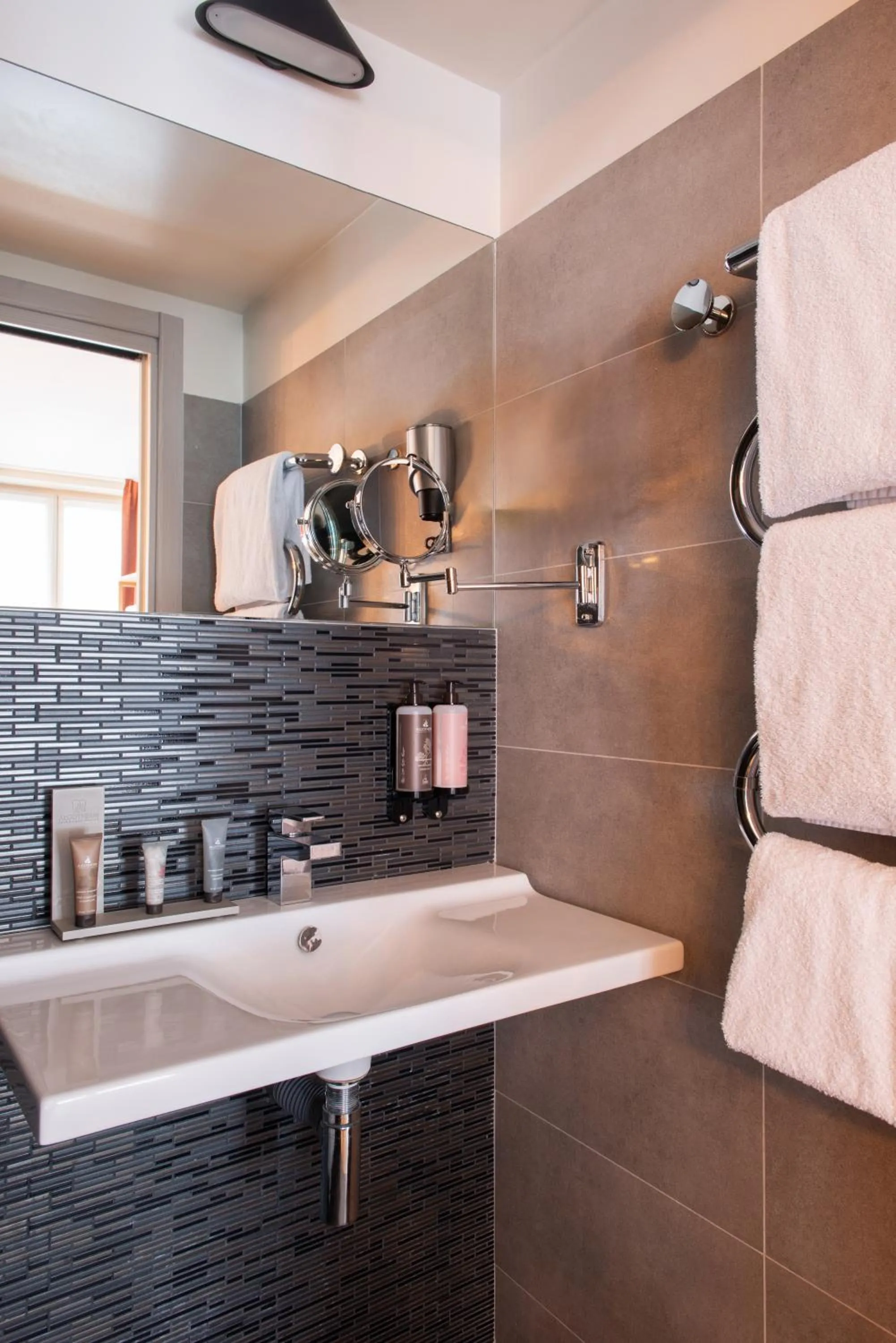 Bathroom in Helussi Hôtel