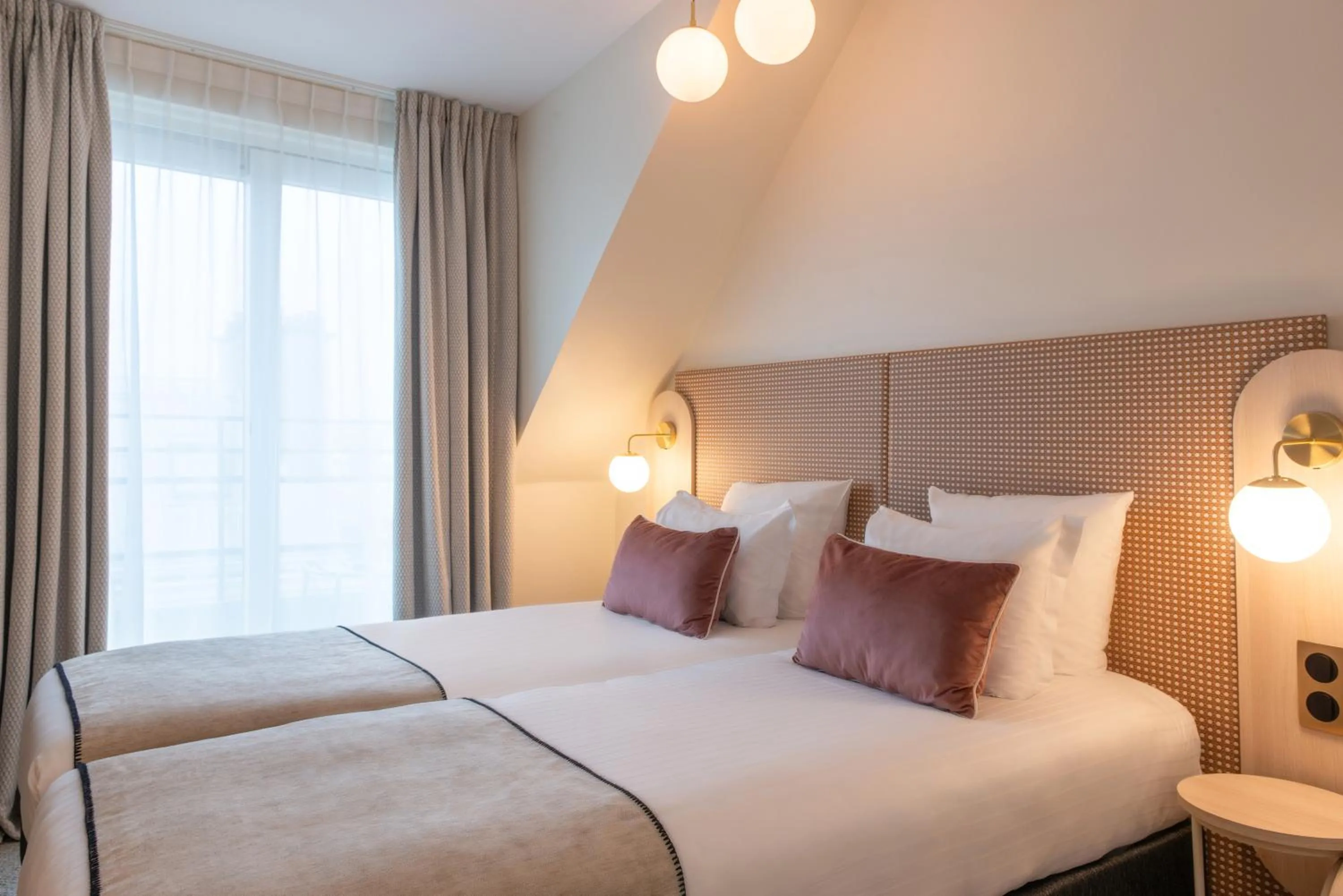 Photo of the whole room, Bed in Helussi Hôtel