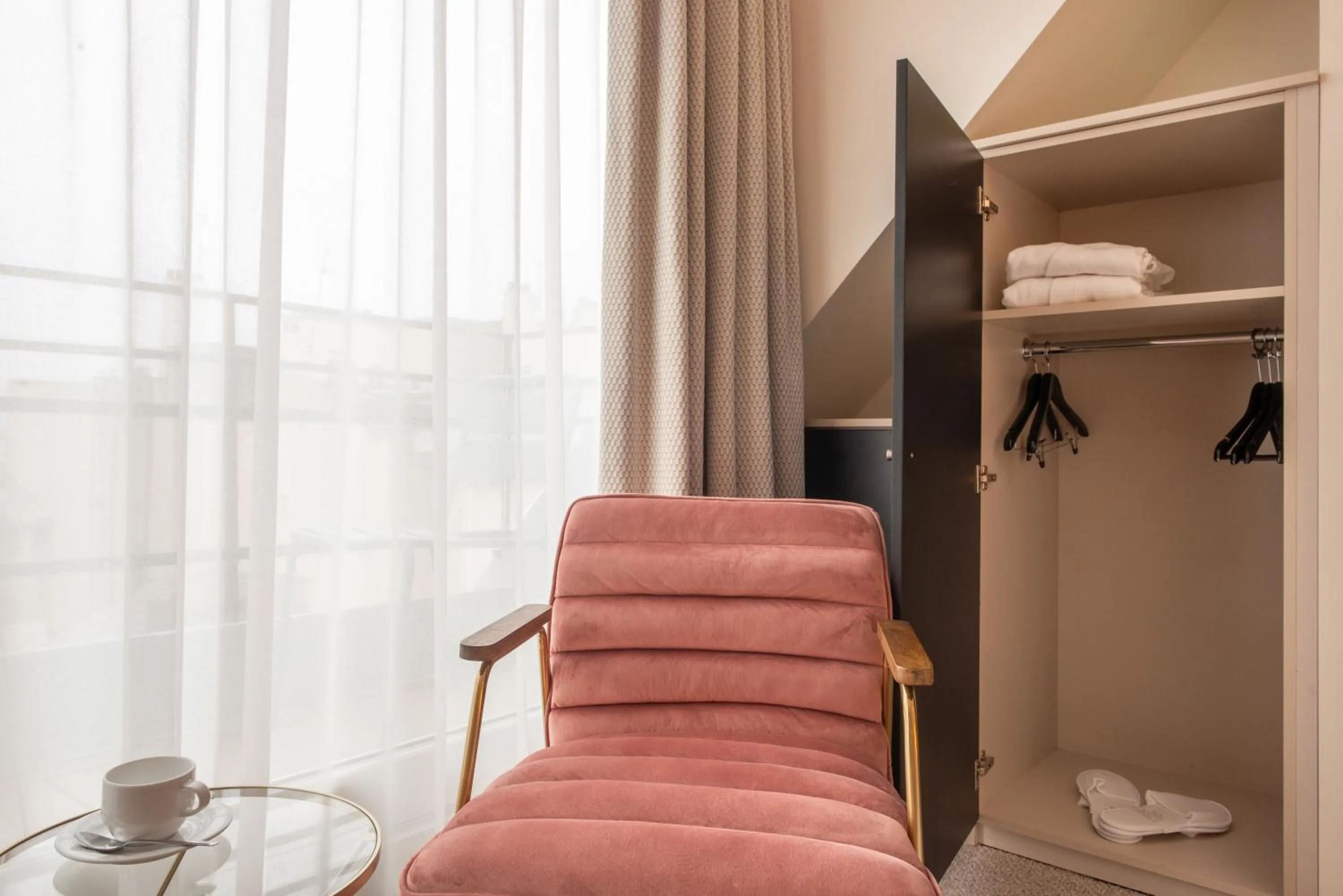 Bedroom in Helussi Hôtel