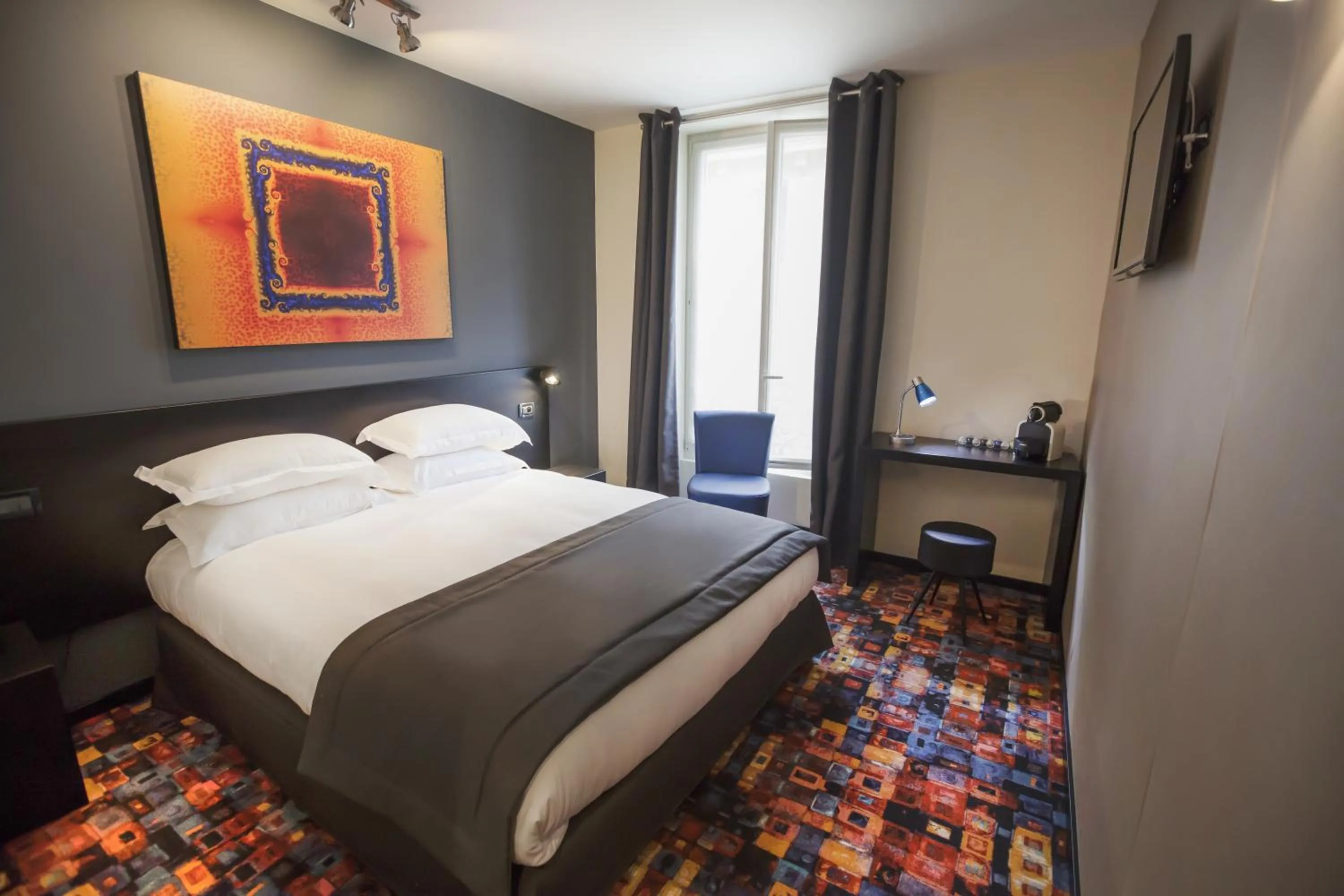 Photo of the whole room, Bed in Helussi Hôtel