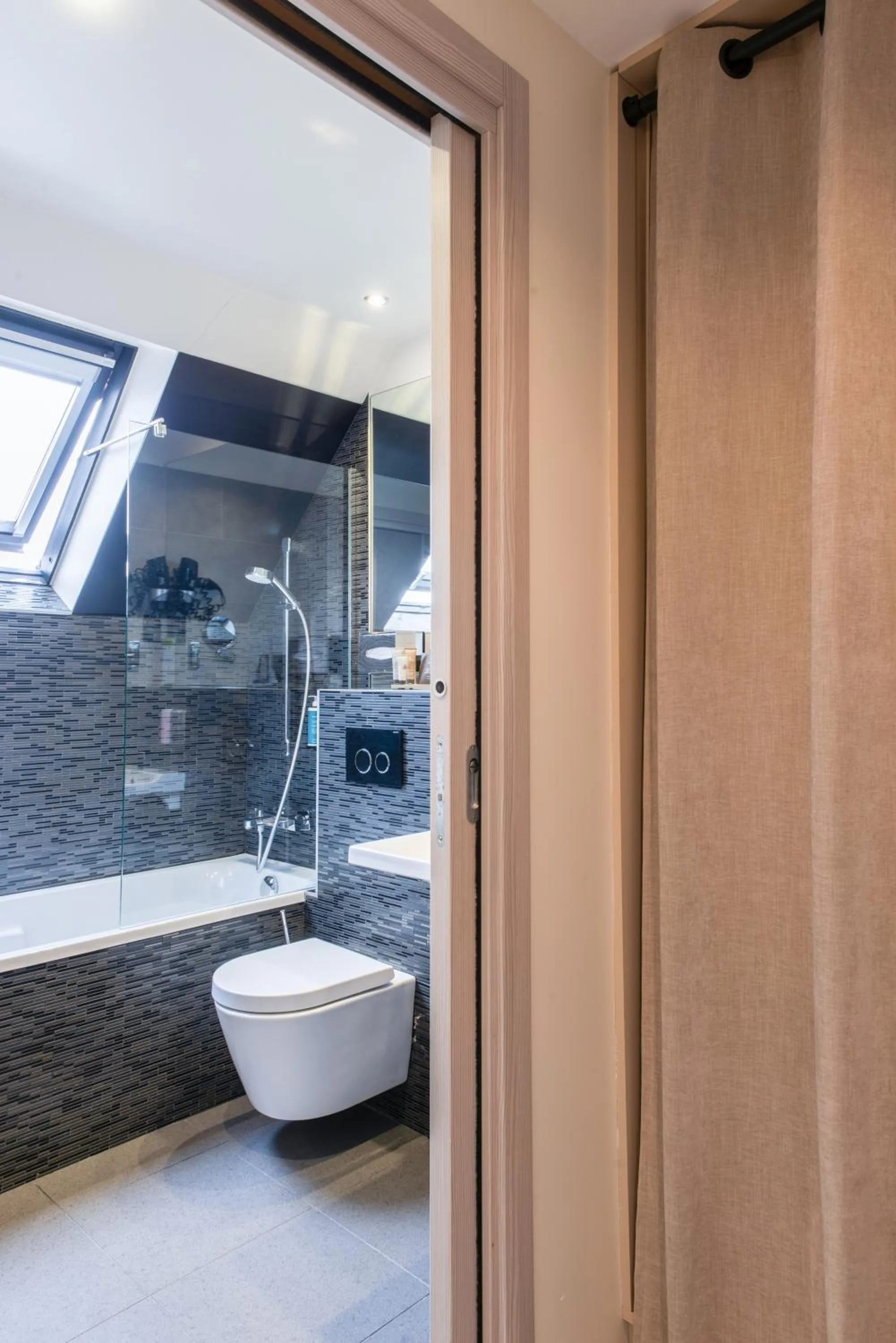 Bathroom in Helussi Hôtel